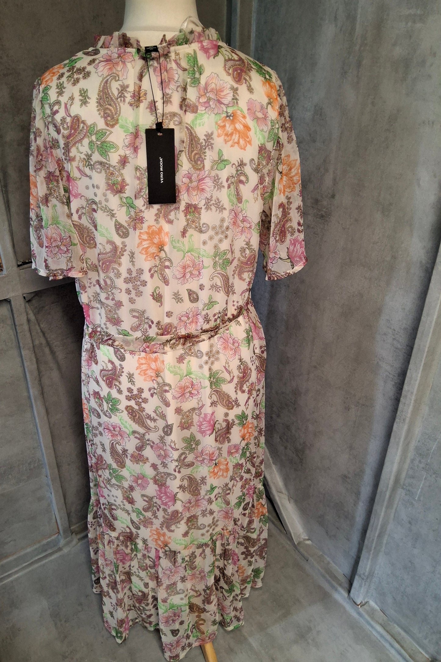 Vero Moda Floral Midi/Long Dress – Size L (UK 16 Approx) – BNWT – 100% Polyester