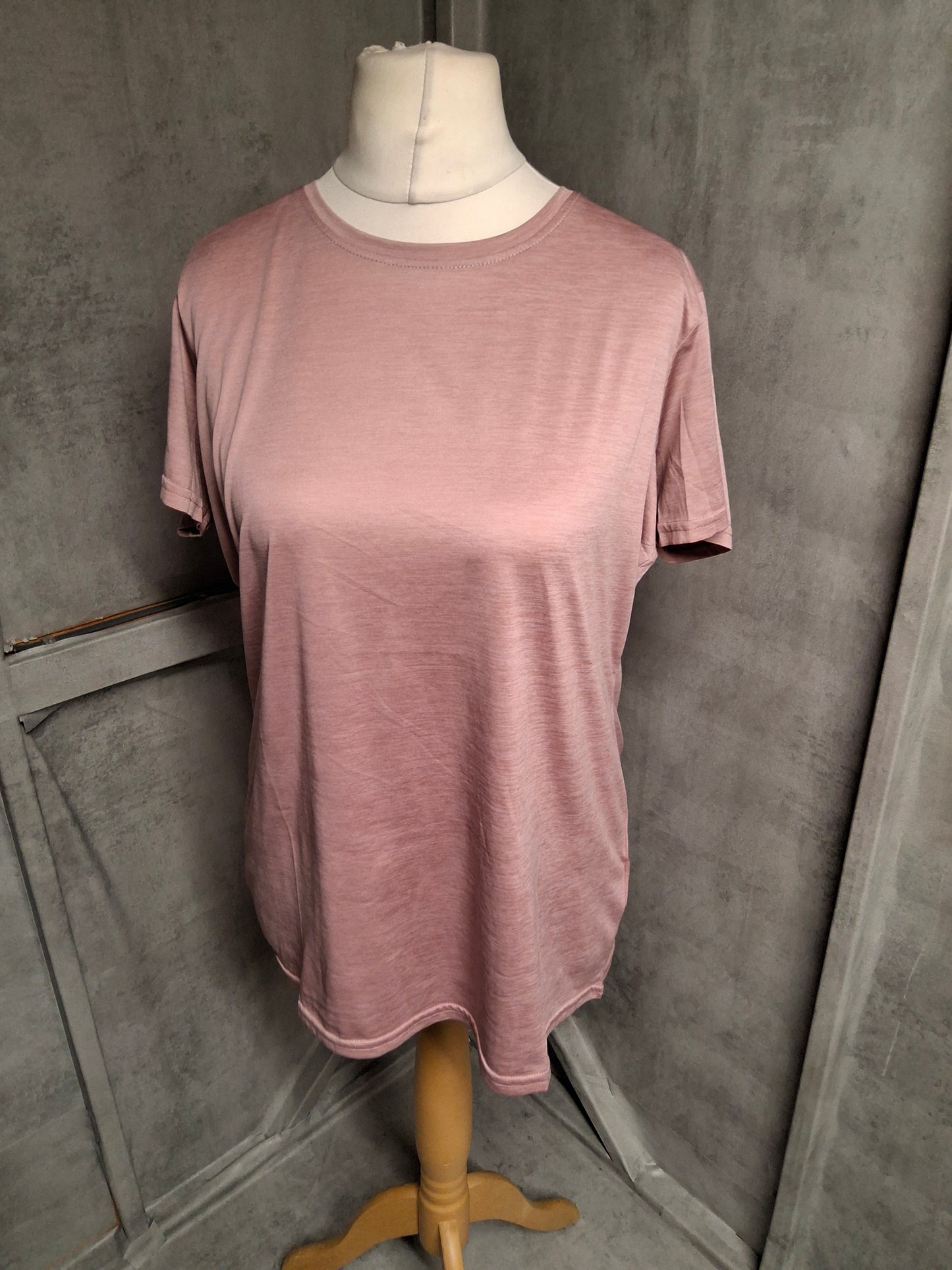 Regatta Light Pink Short-Sleeved T-Shirt – Size 18 – 100% Polyester – Everyday Comfort