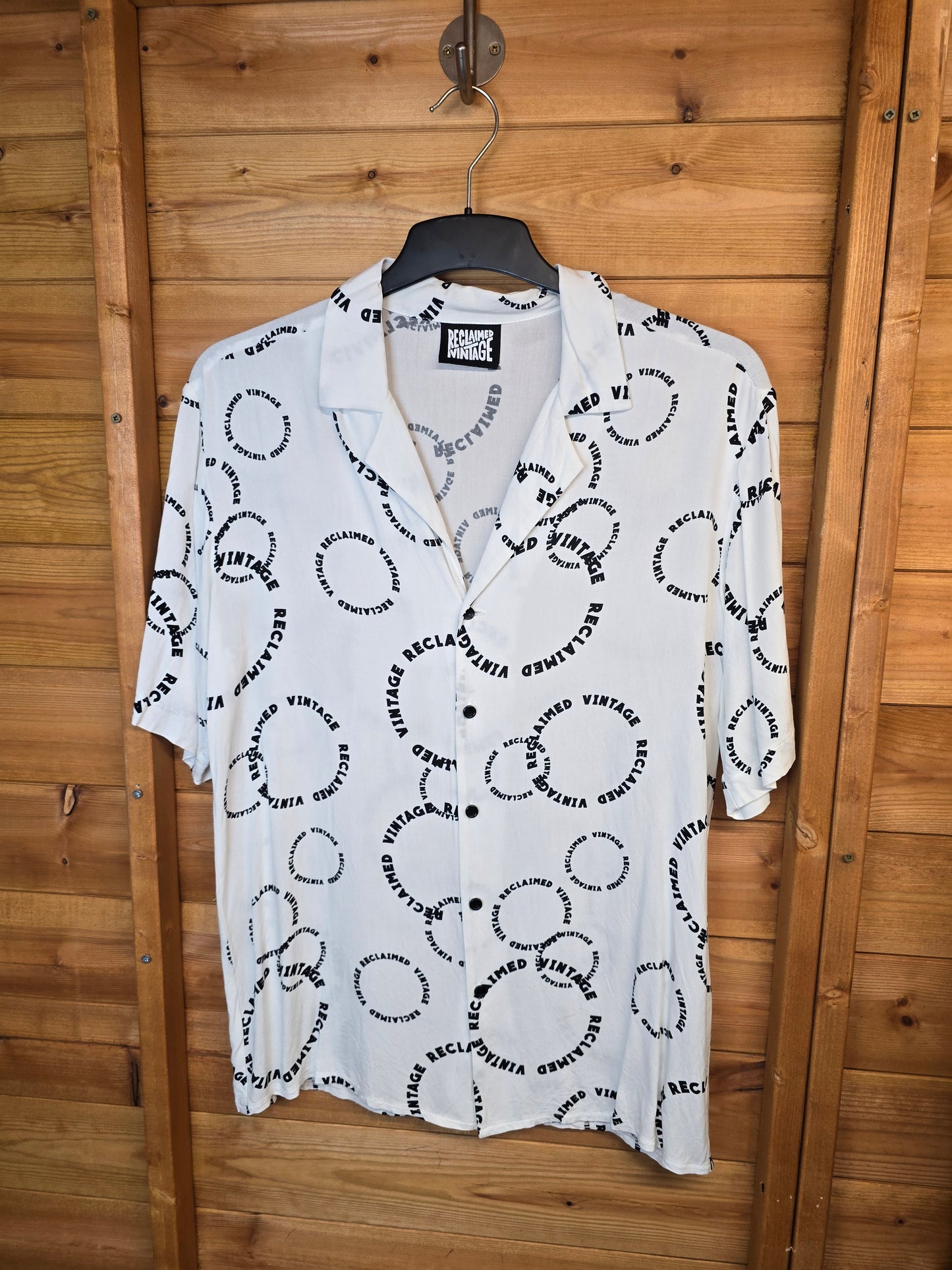 Reclaimed Vintage White Short Sleeve Shirt | Unisex | Button-Up | Size M | Lightweight & Stylish