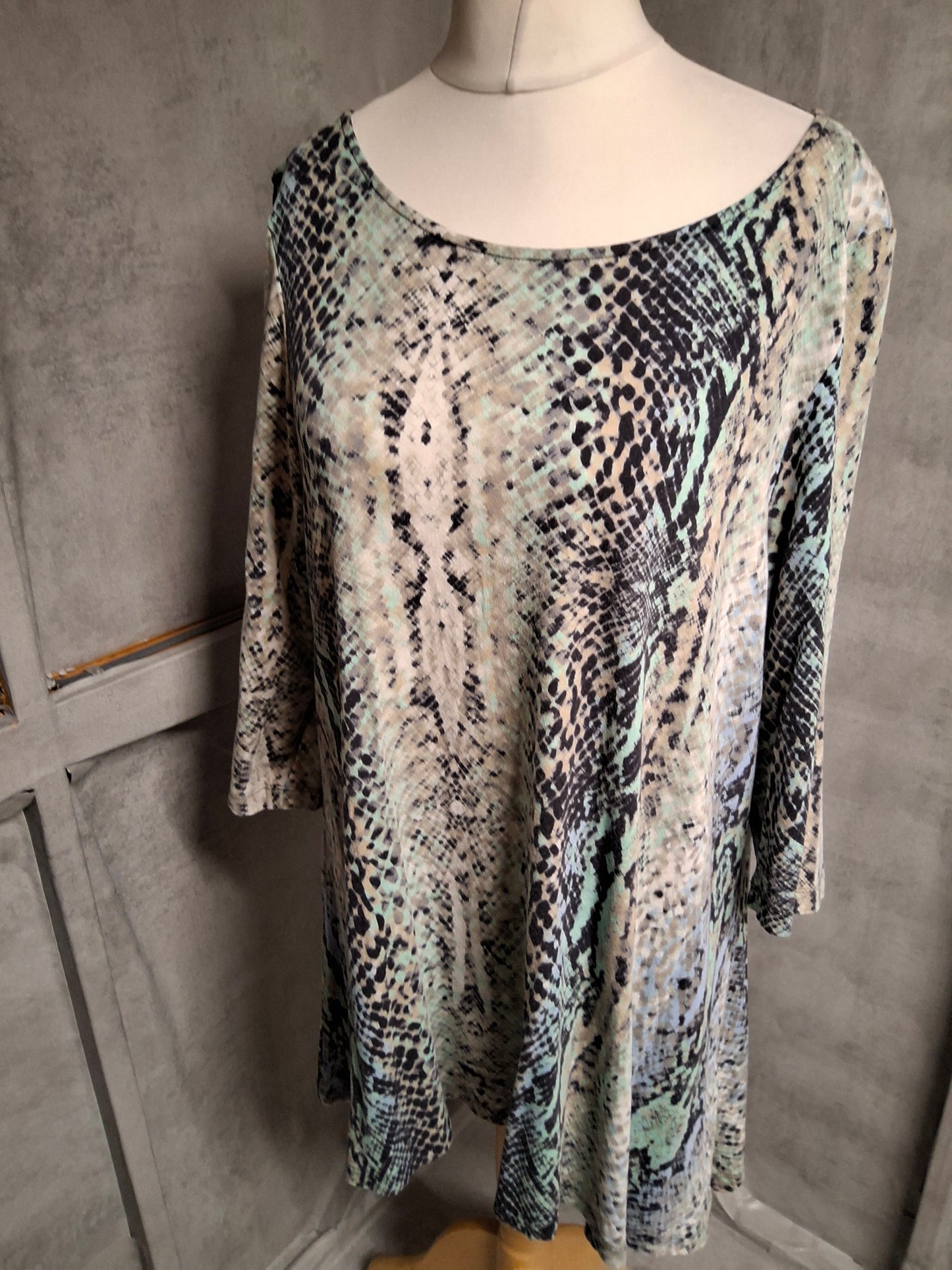 Marks & Spencer Green & Black Patterned Longline Top – Size 18