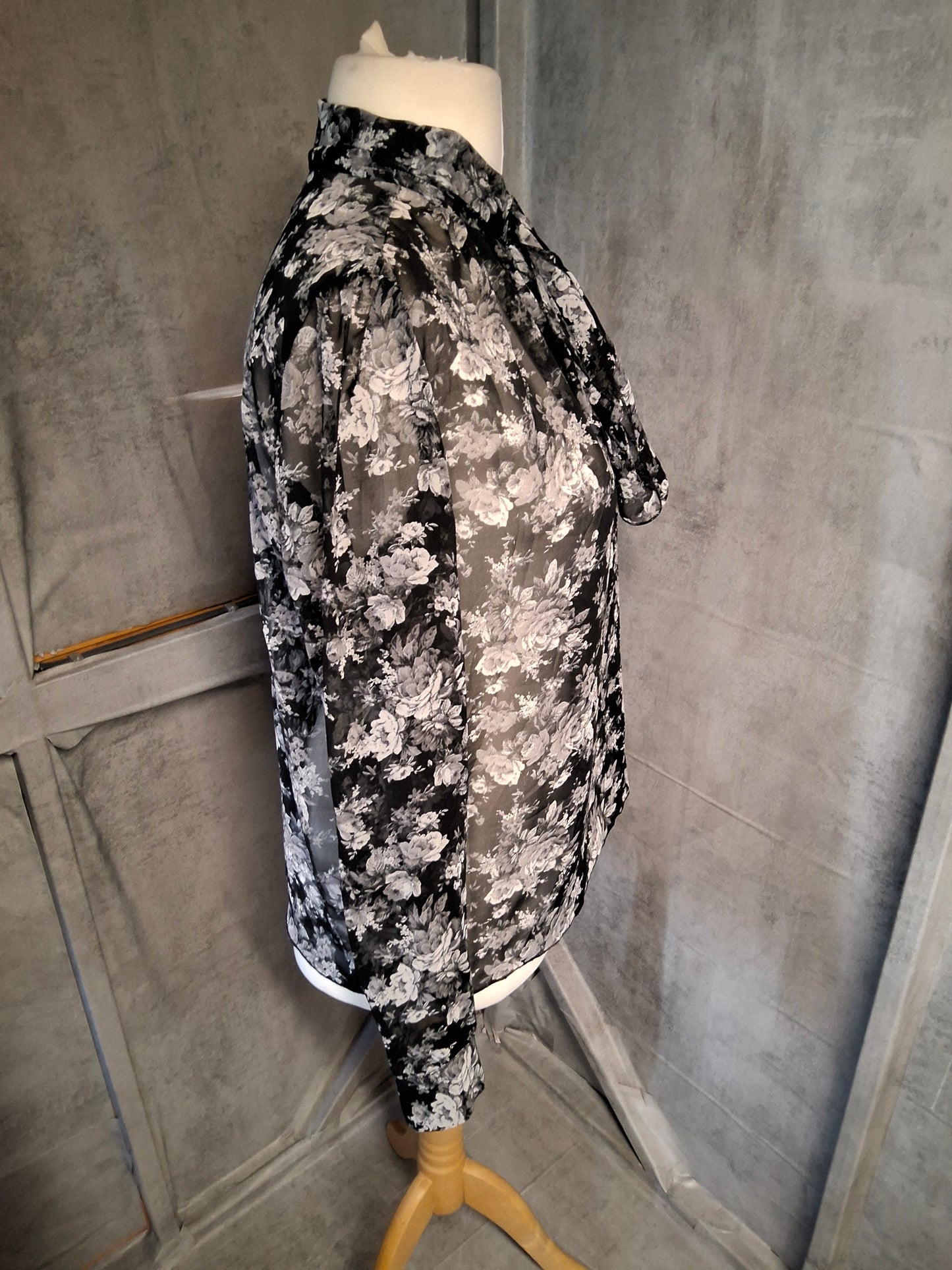 Mango Black & White Sheer Floral High Neck Blouse – Size M (size 10/12)