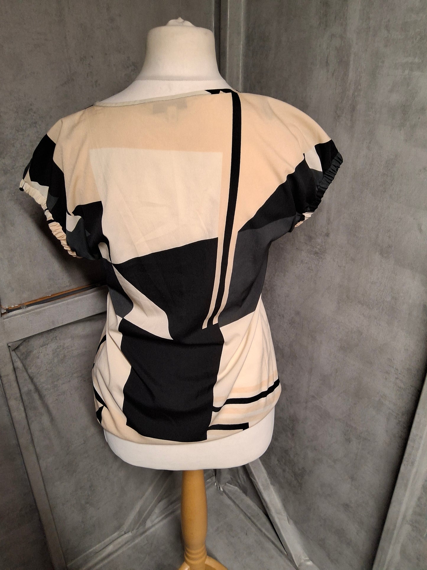 Next Monochrome Geometric Wrap-Style Top – Size 8 – Abstract Print with Ruched Sleeves & Drawstring Hem