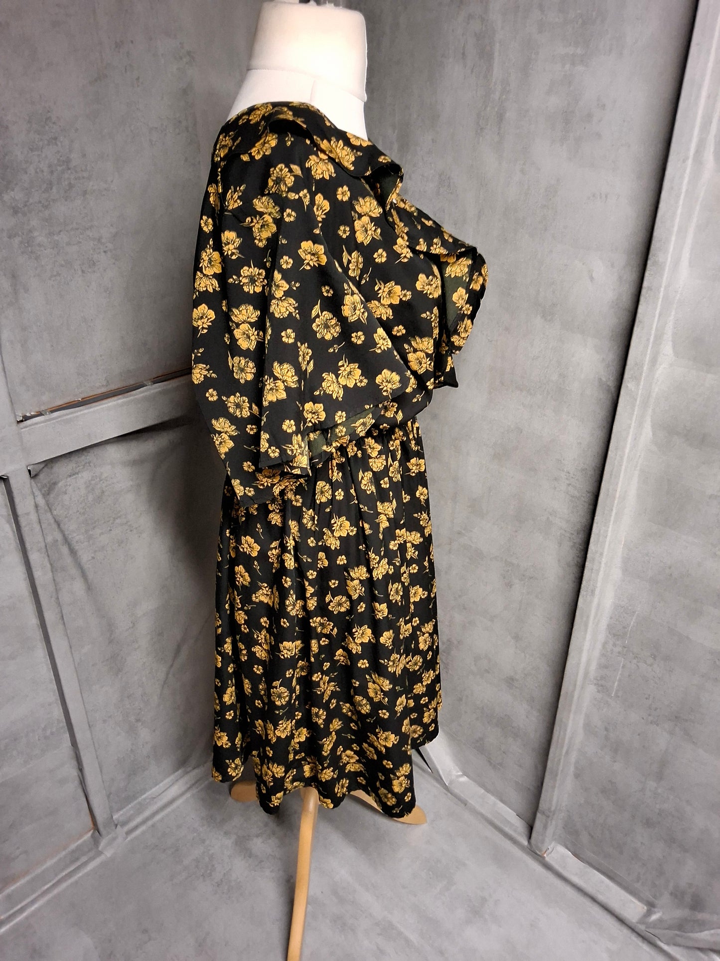 New Look Curves Black Floral Ruffle Midi Dress – Size 20 – Batwing Sleeves & V-Neck