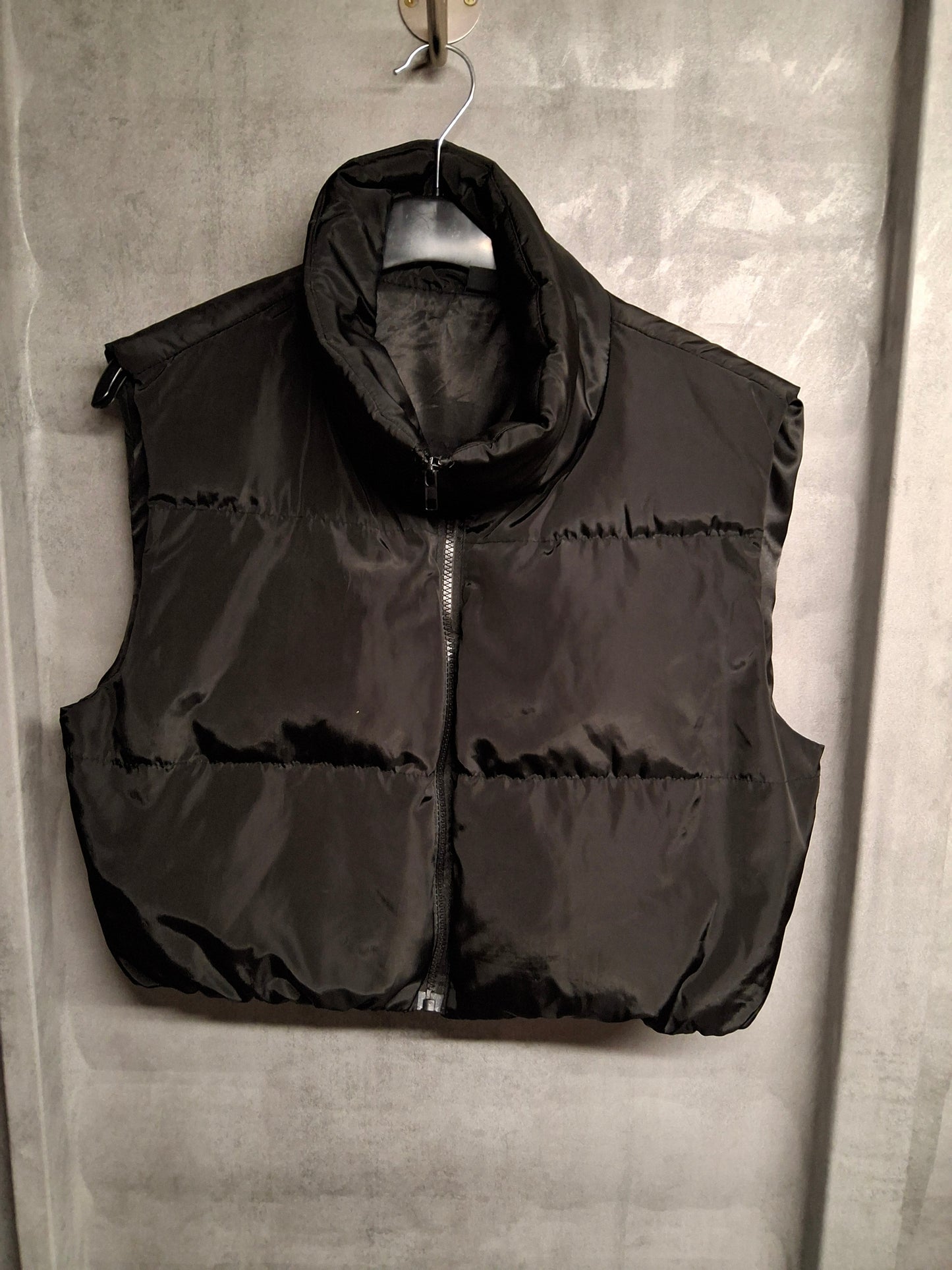 Black Padded Cropped Gilet – Size S (8/10)