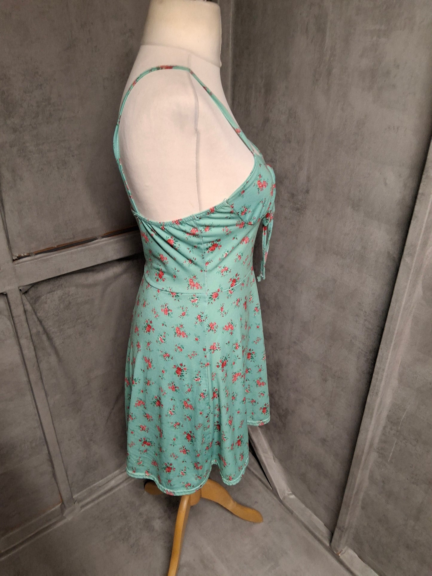 PrettyLittleThing Green Floral Mini Dress – Size 10/12