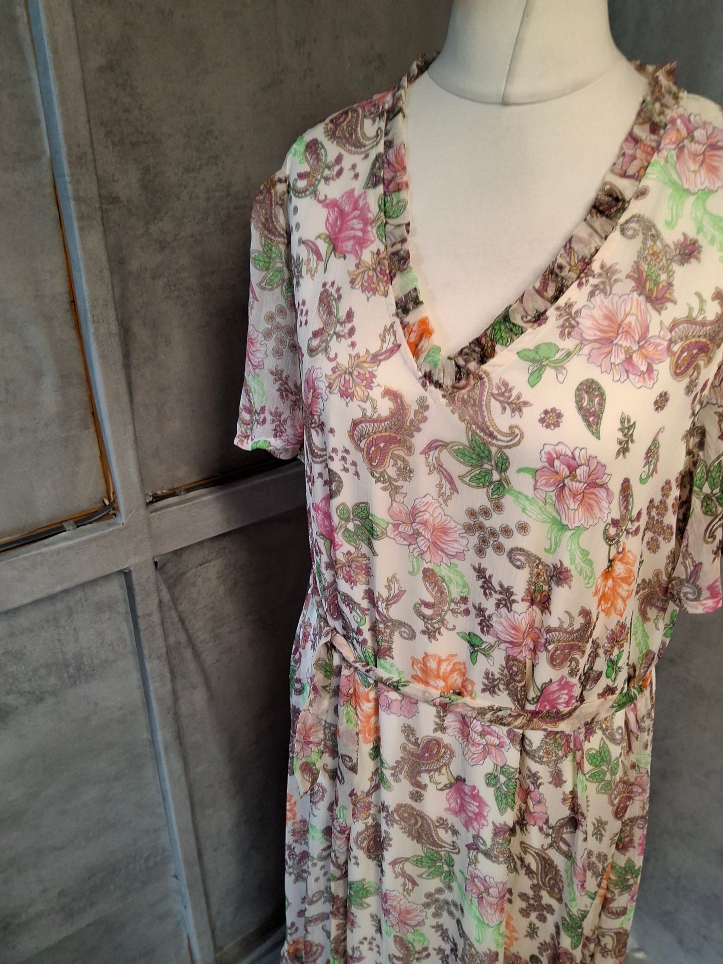 Vero Moda Floral Midi/Long Dress – Size L (UK 16 Approx) – BNWT – 100% Polyester
