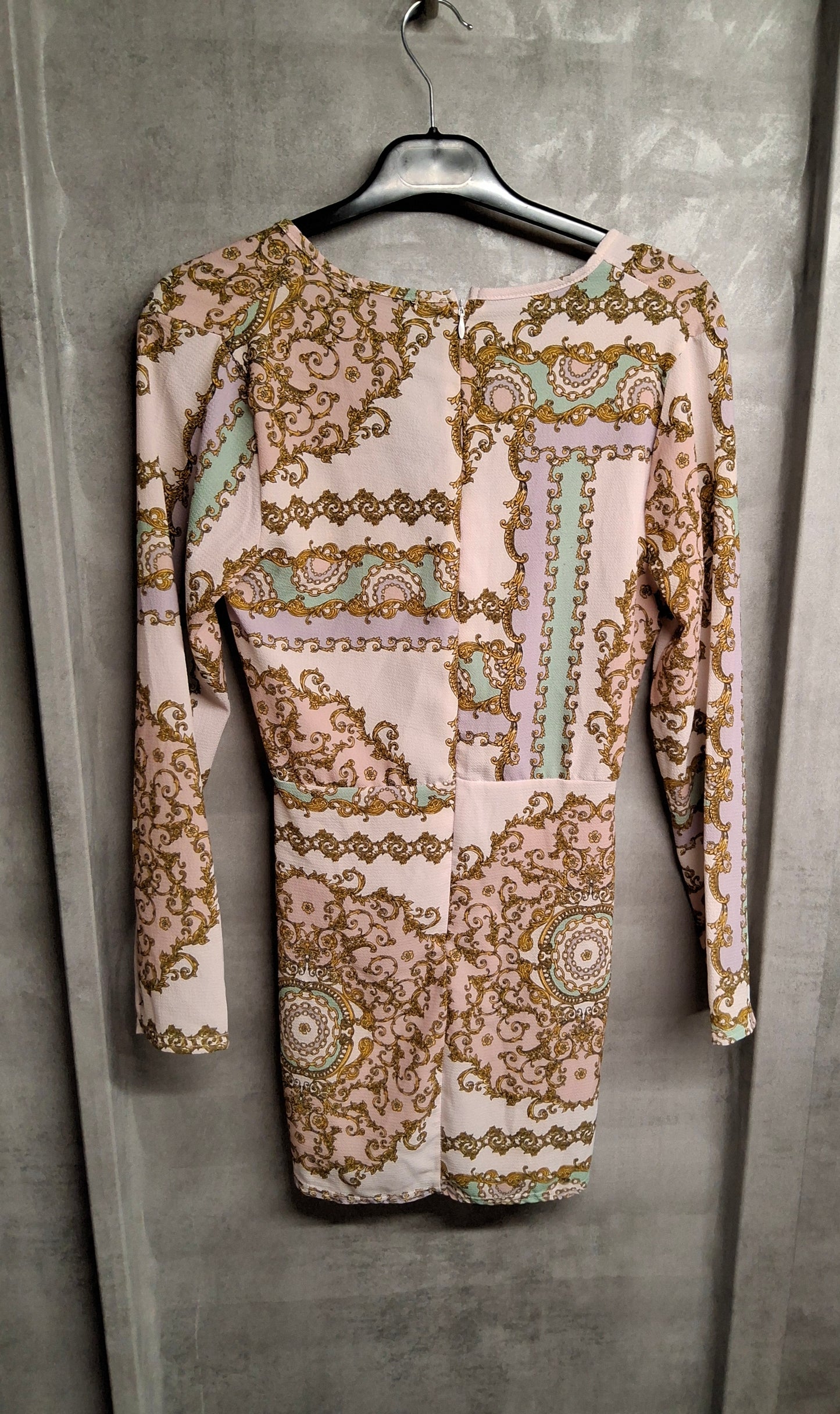 Boohoo Petite Light Pink Patterned Mini Dress | Knot Wrap Front | Long Sleeves | V-Neck | Size 8