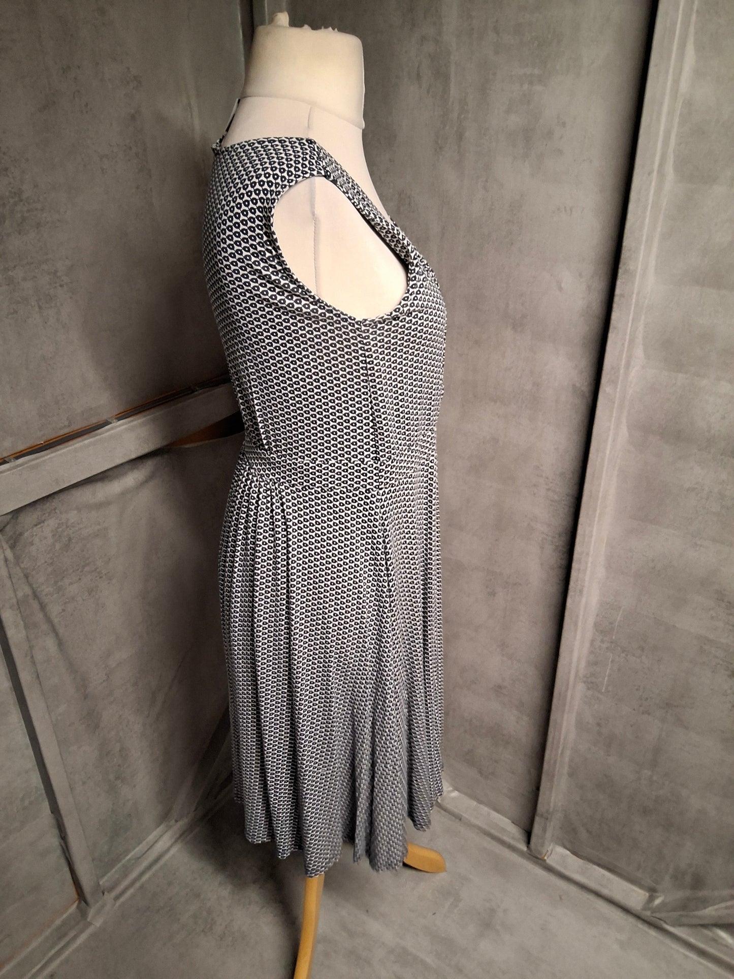 First Avenue Navy & White Viscose Midi Dress β Size 12 β Easy Breezy Style