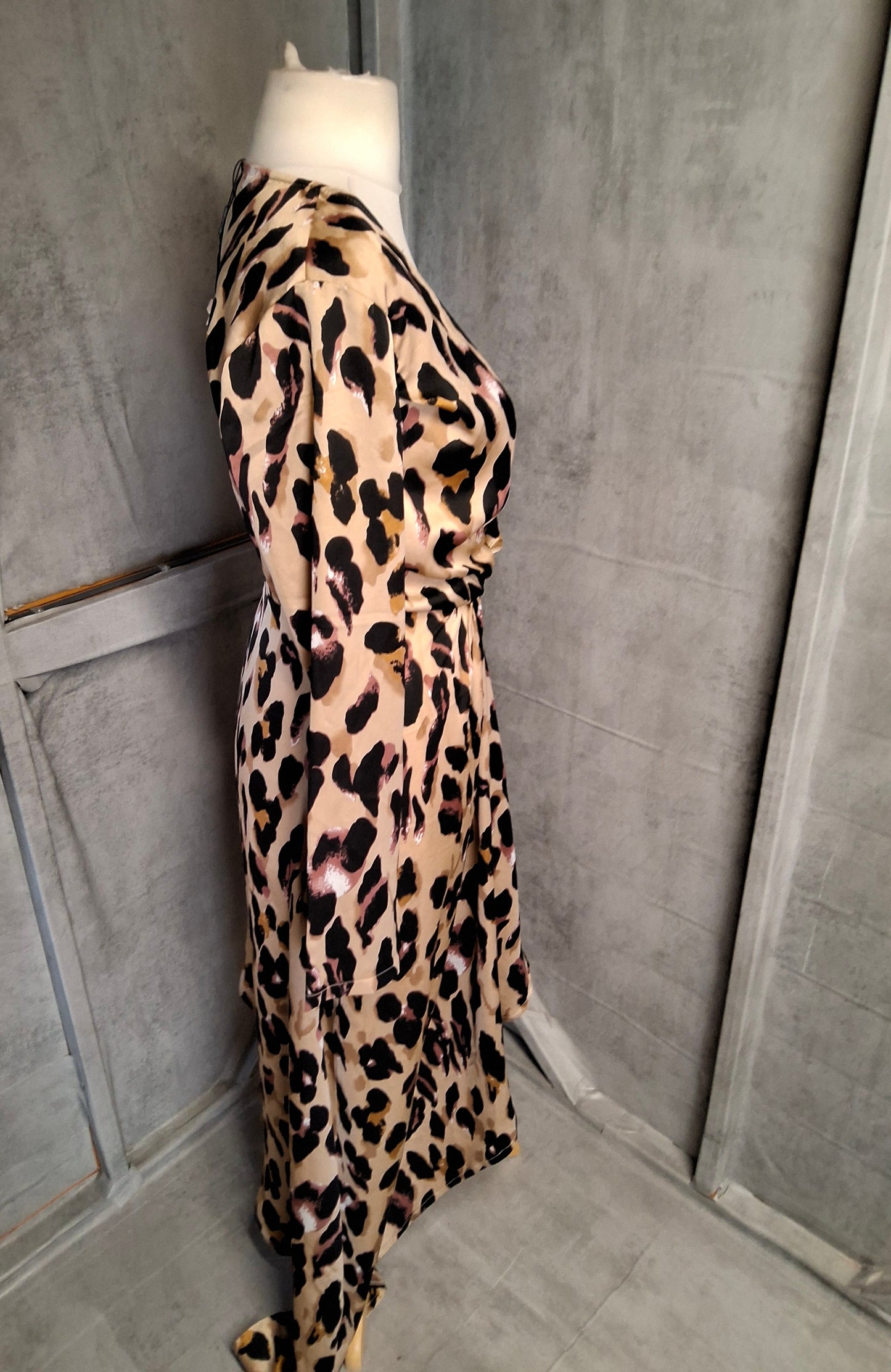 PLT Animal Print Asymmetrical Wrap Dress ā Size 8 ā Long Sleeves ā NWT