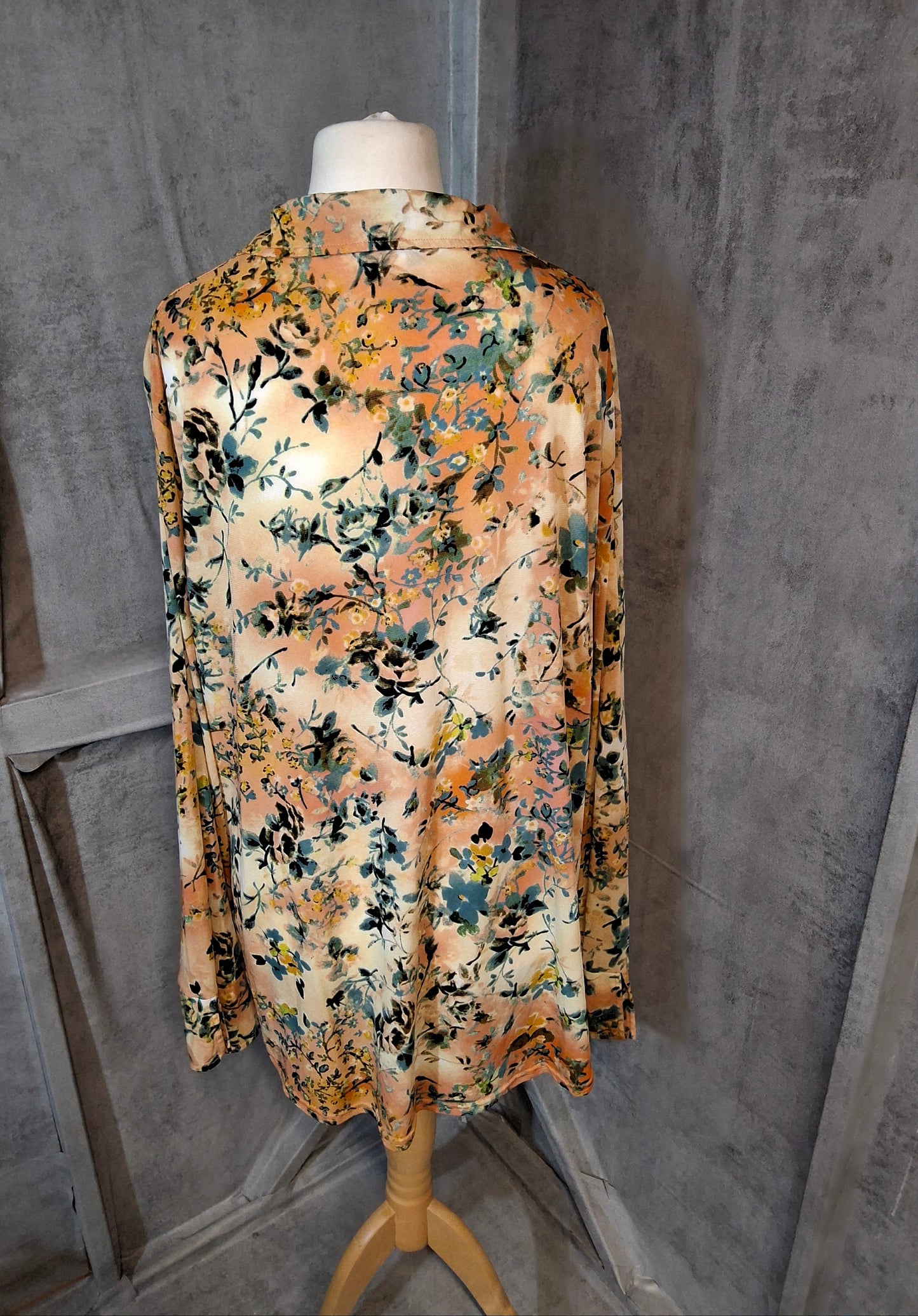 Michelle Hope Coral Orange Floral Shirt – Size 26/28, Stretchy Nylon, Clear Button Design