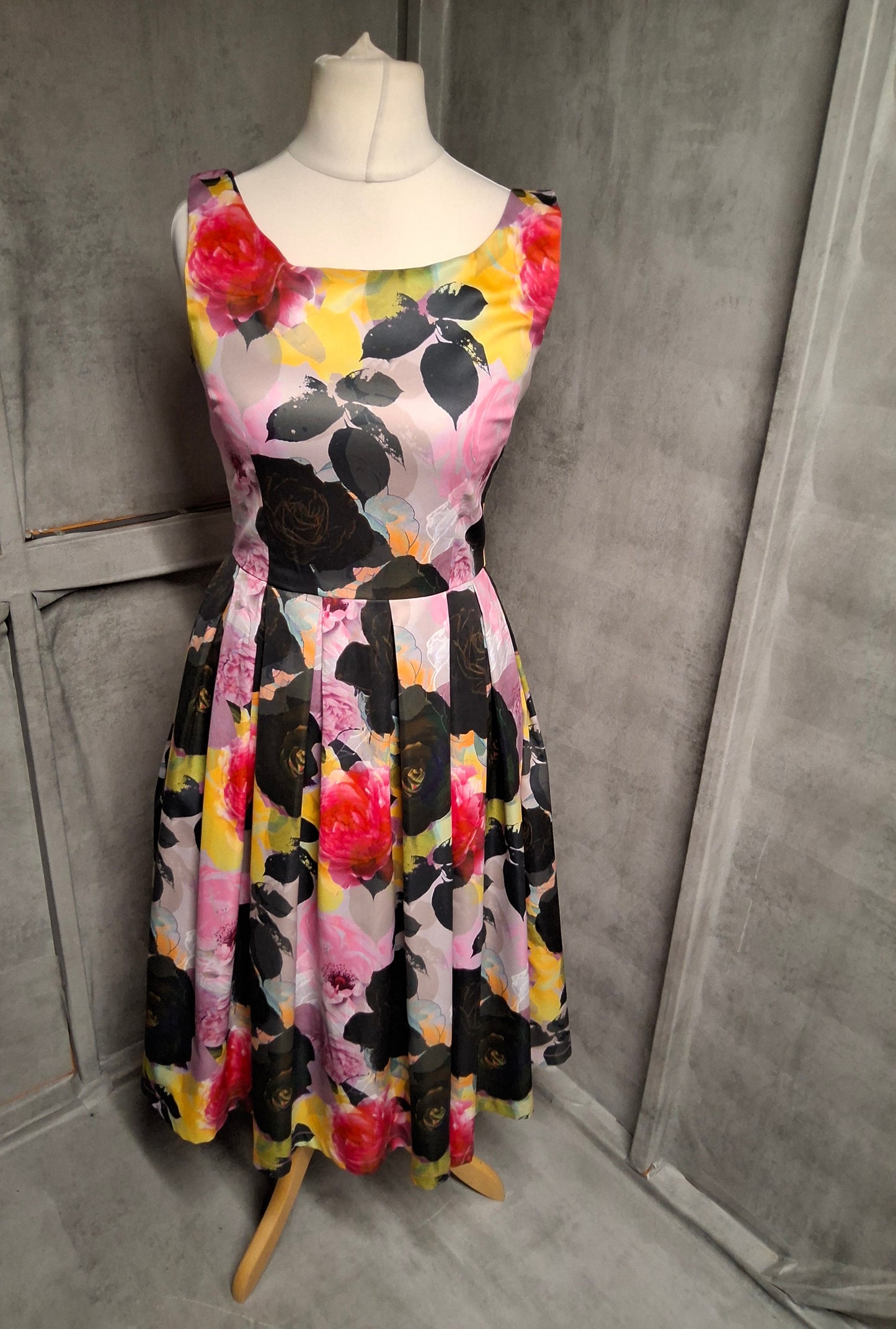 Lindy Bop Multicoloured Floral Pleated Midi Dress β Size 10 β BNWT πΈβ¨