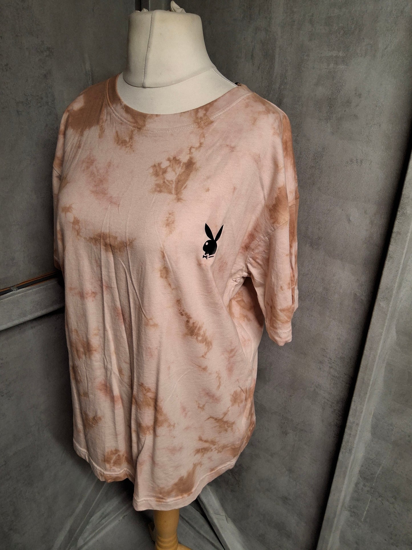 Missguided x Playboy Tie-Dye Oversized Tee – M ( size 10/12) – Brand New & Bad Bunny Energy 😎