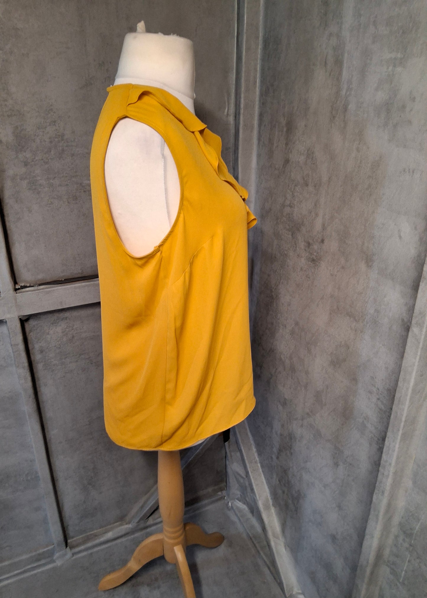 Tu Mustard Yellow Ruffle Sleeveless Top – Size 12 NWT Pop of Colour