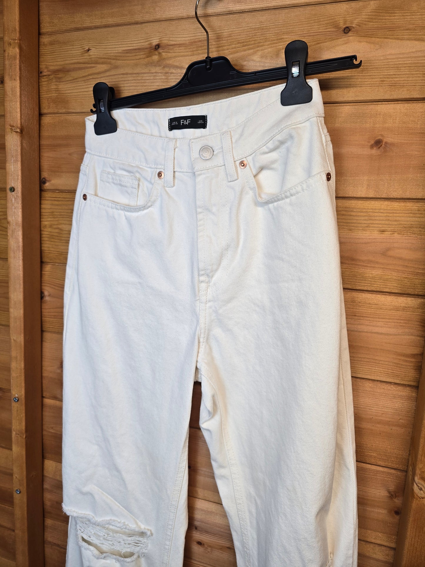 F&F White Ripped Straight Leg Jeans Size 6 – High Waisted, Denim, Edgy & Flattering Fit