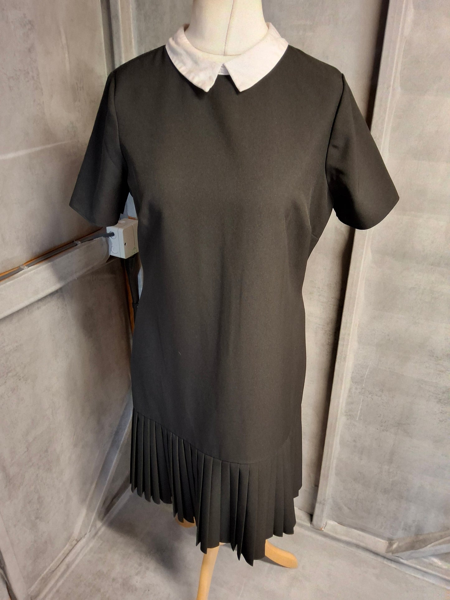 Matalan Black Midi Dress with White Collar – Size 12 – Classic Chic