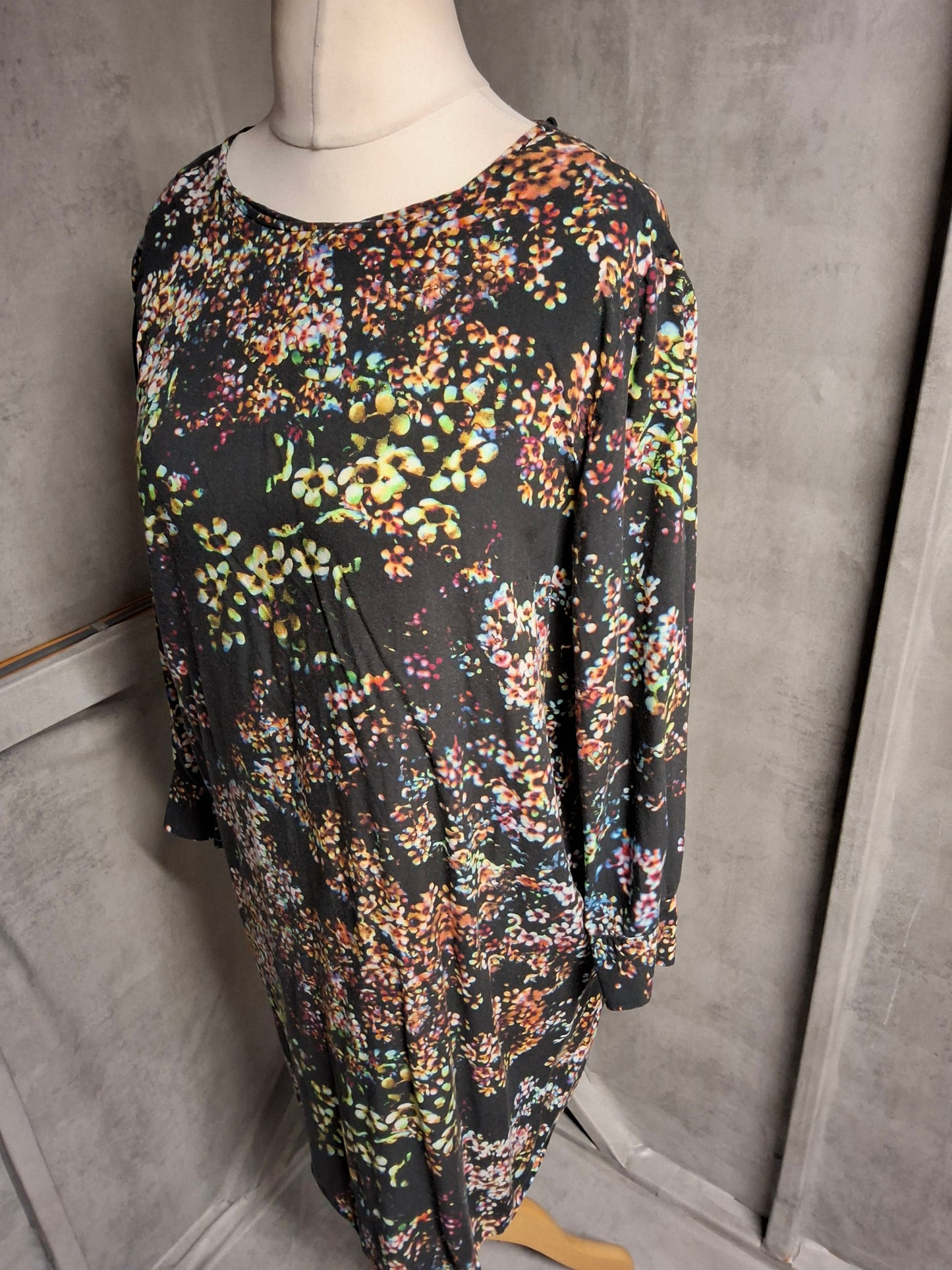 & Other Stories Floral Mini Dress – Size 10 – ¾ Sleeves – Keyhole Back – Black with Colourful Print