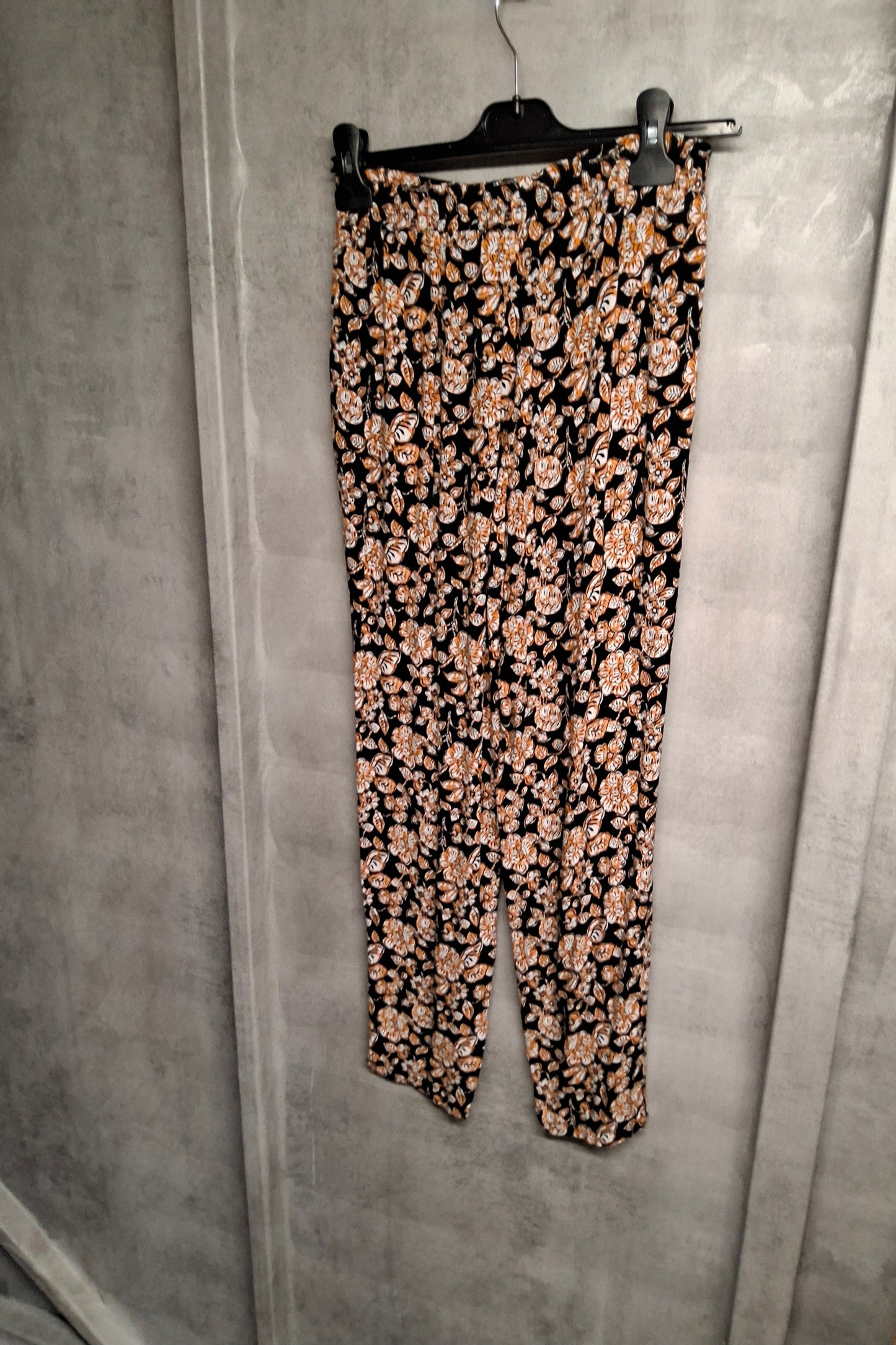 Bold Black & Orange Floral Skinny Trousers – Size 8 | Comfy with Pockets
