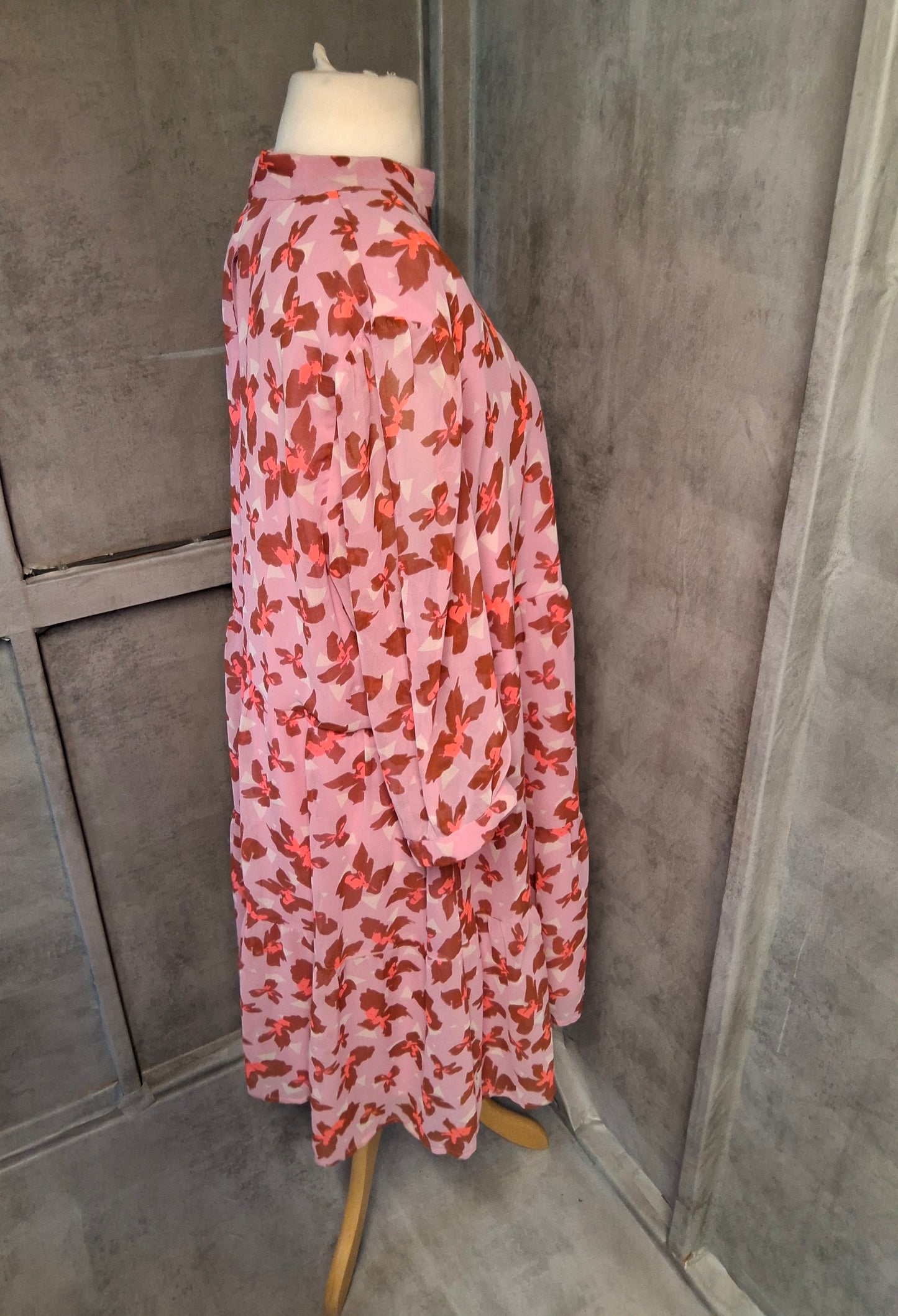 Vero Moda Pink Floral Floaty Dress โ Size 20/22 | Swishy, Sheer & Chic ๐ธ