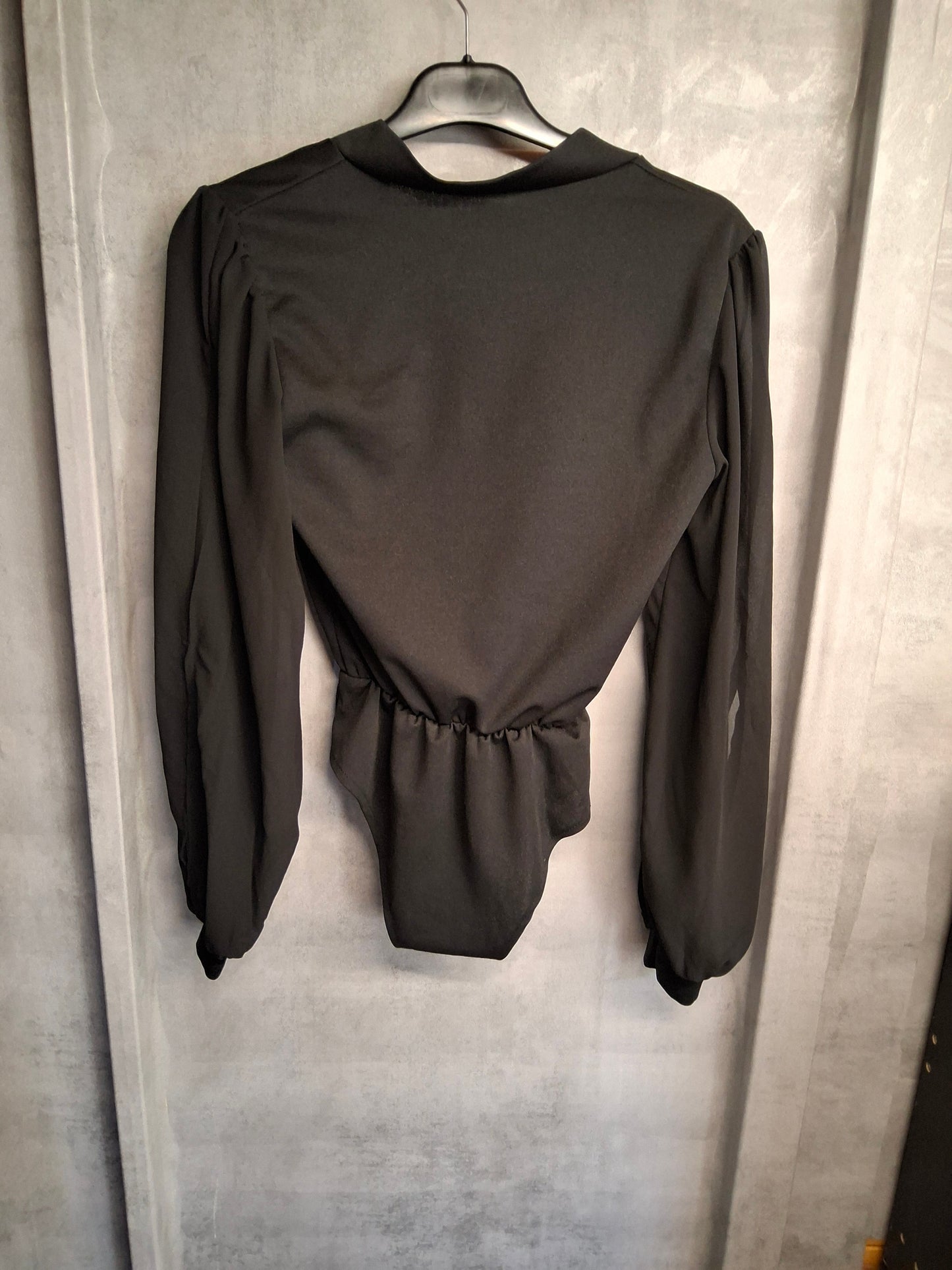 Boohoo Black Bodysuit with Sheer Sleeve Detail – Size 8 – NWT