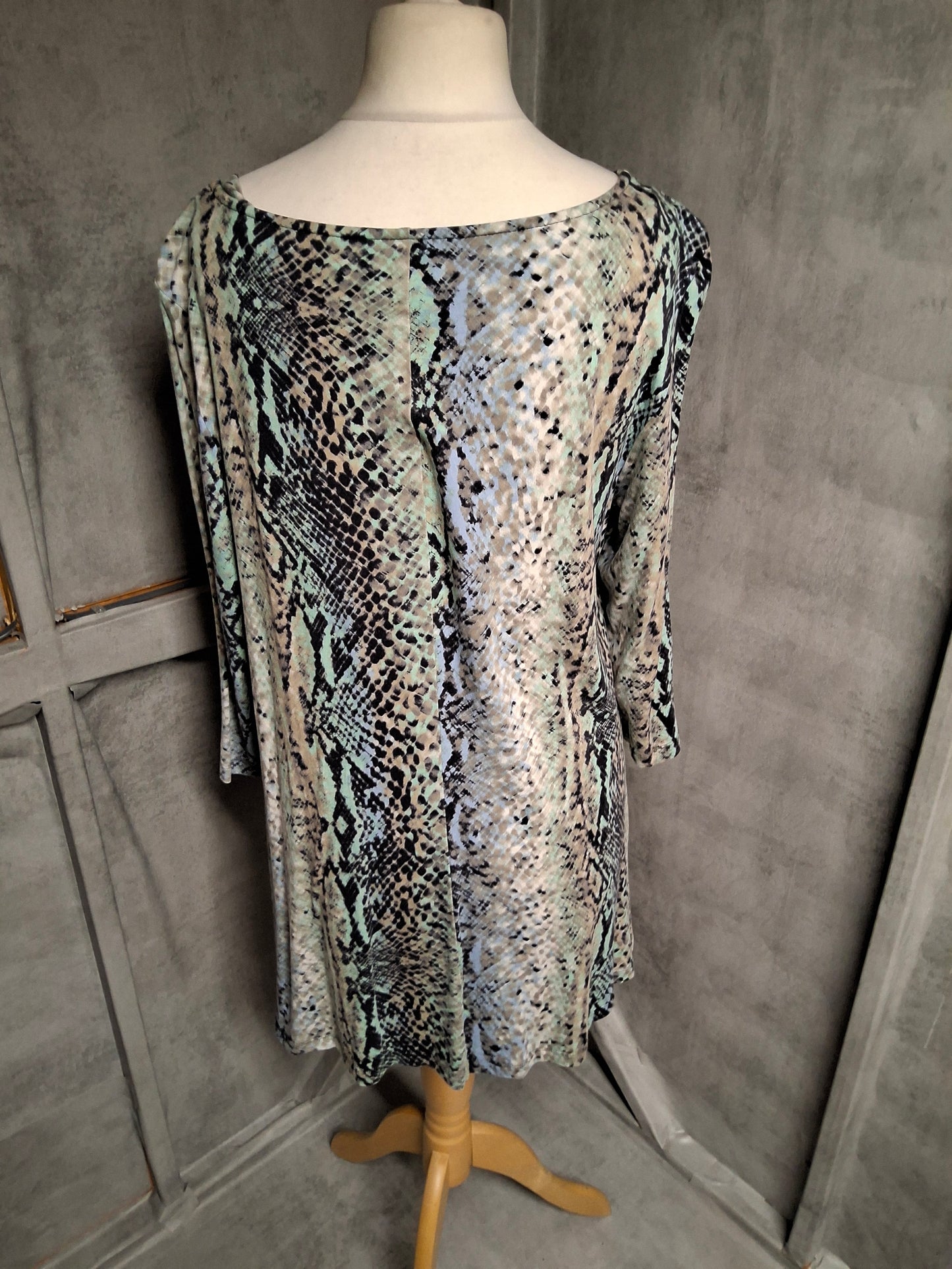 Marks & Spencer Green & Black Patterned Longline Top – Size 18