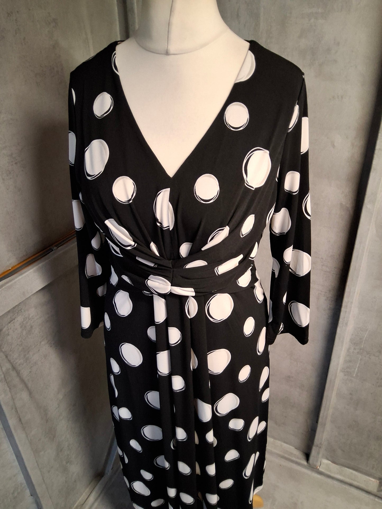 Roman Black & White Polka Dot Midi Dress – Size 12 – V-Neck – Bodycon Fit – Stretchy