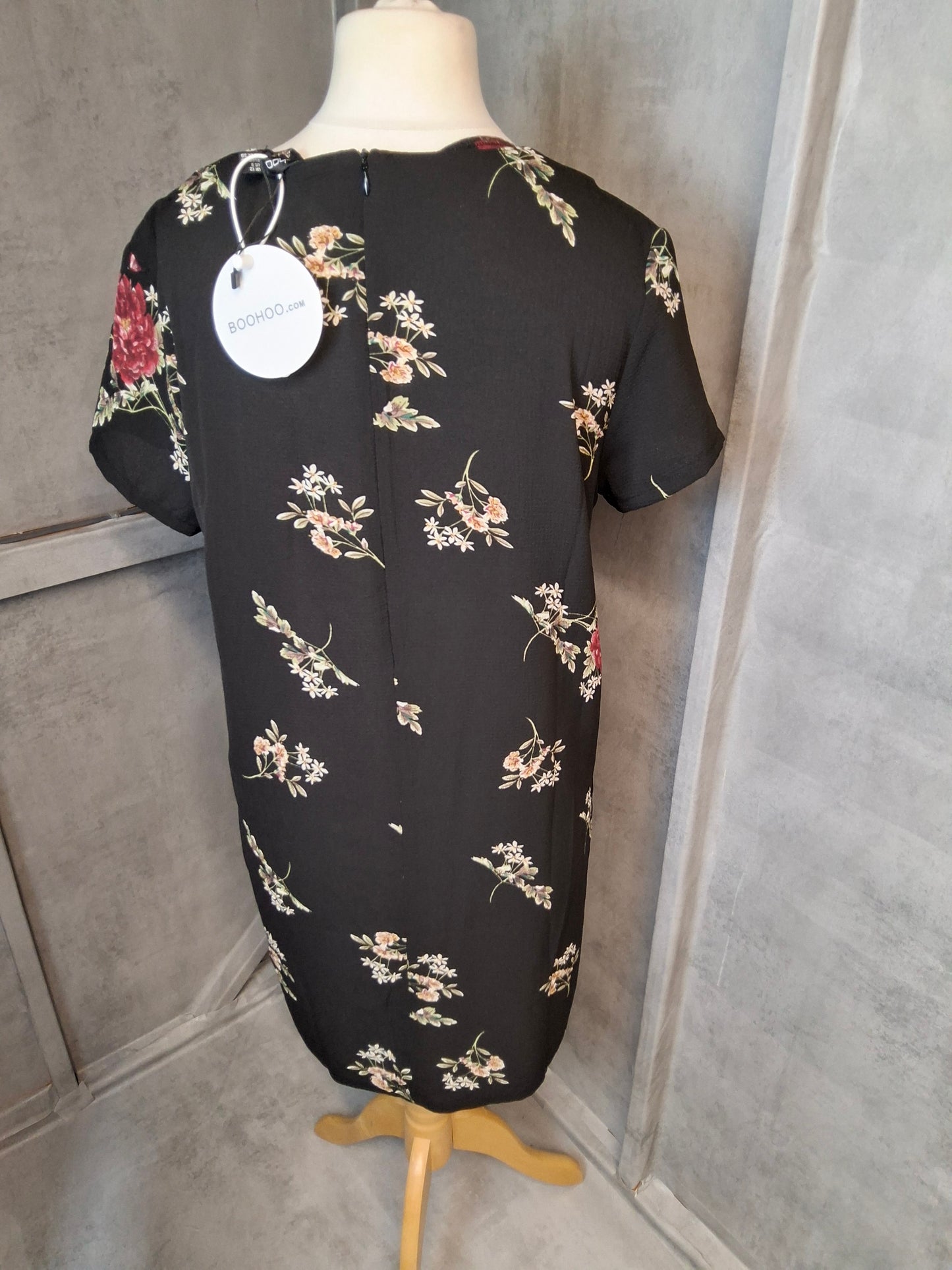 Boohoo Floral Shift Dress ๐ธ NWT Size 12 โ Brunch to Bar Sorted!
