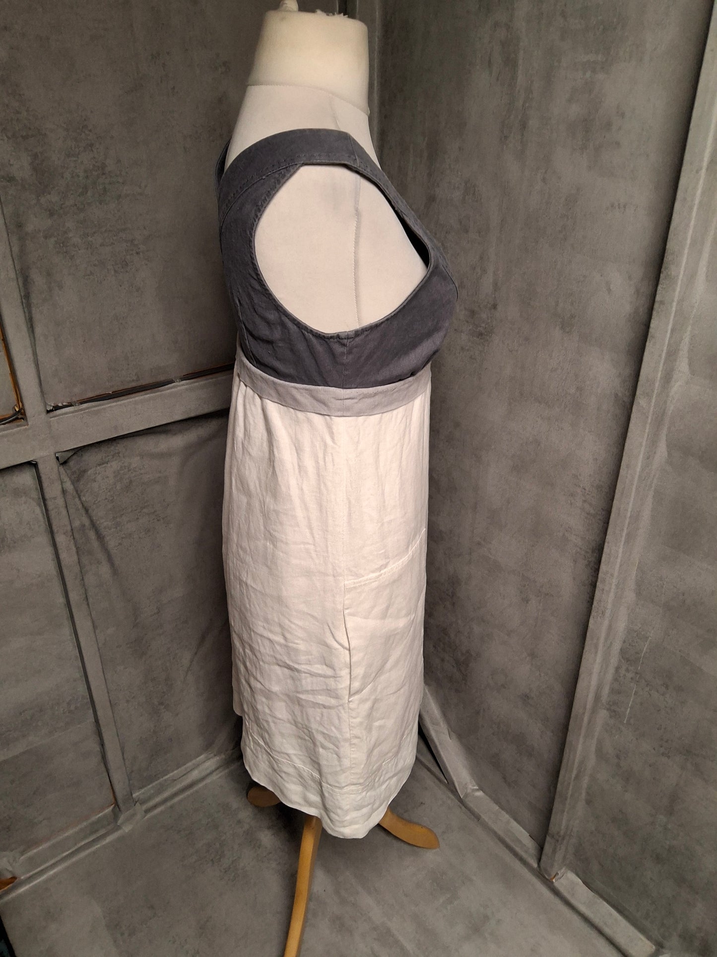 Next 100% Linen V-Neck Dress – Size 12 – Pockets & Pure Summer Vibes