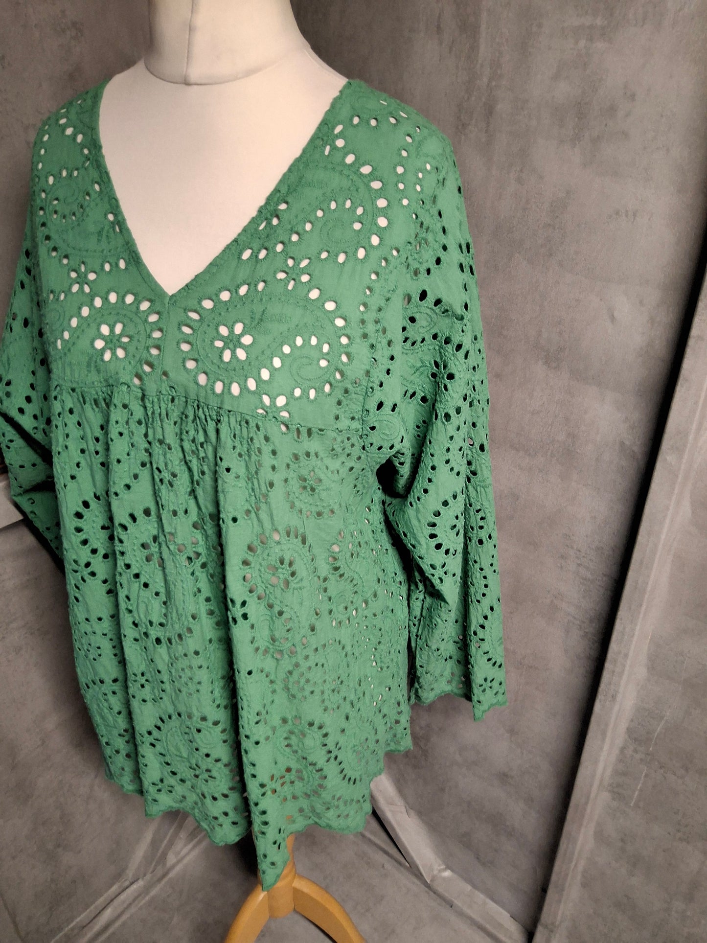 Floaty Green Broderie Blouse β Made in Italy Dreams β One Size (UK 10β14) β Boho Festival Vibes