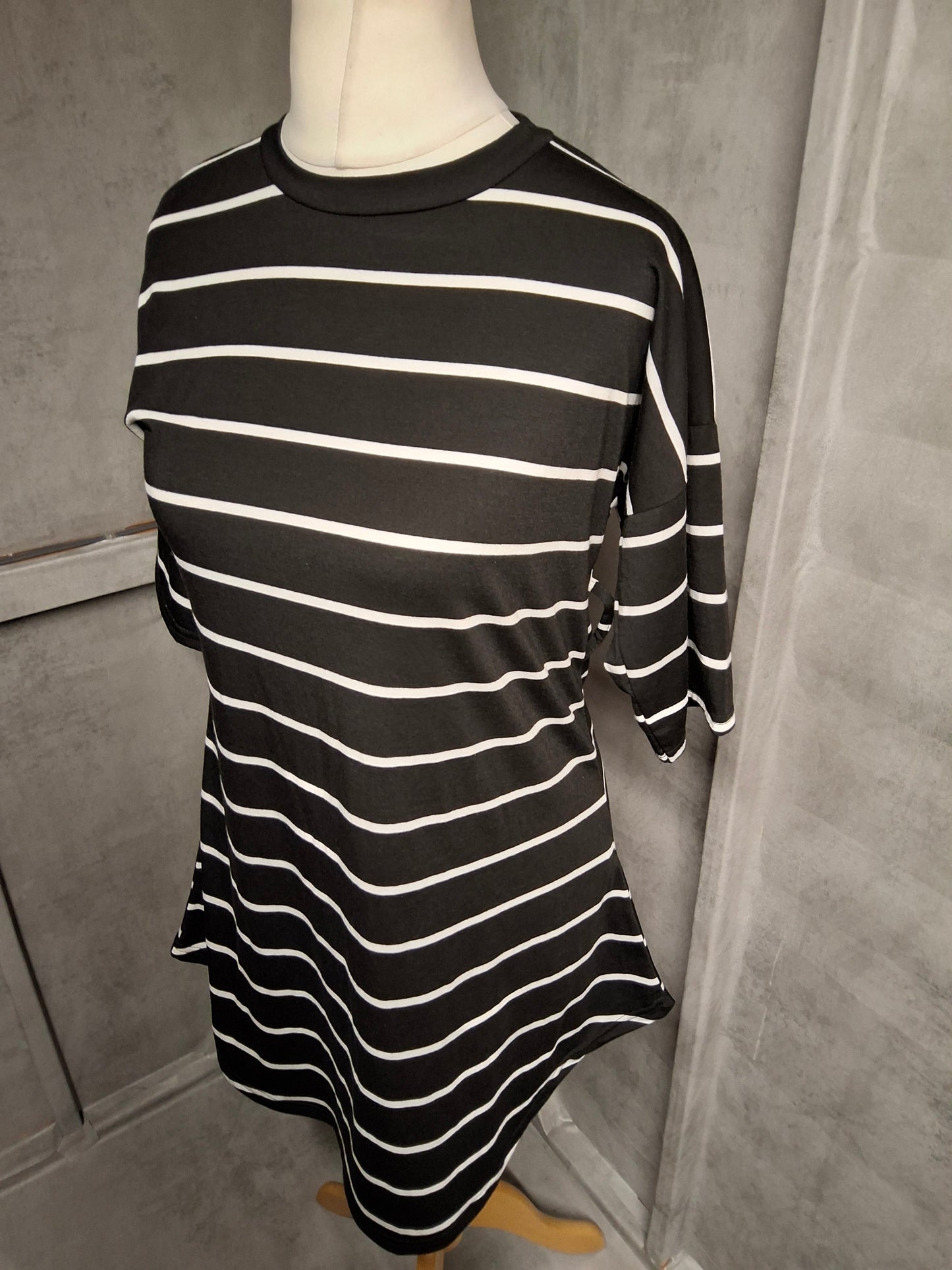 Stylewise Black & White Stripe Mini Dress – Size 6 – Stretchy T-Shirt Dress NWT