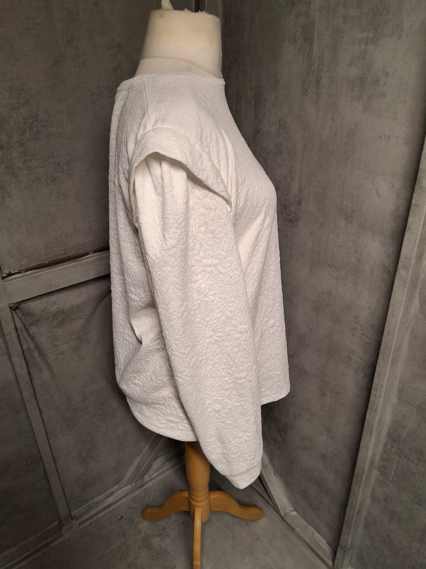 White Embossed Long Sleeve T-Shirt – Matalan – Size 18