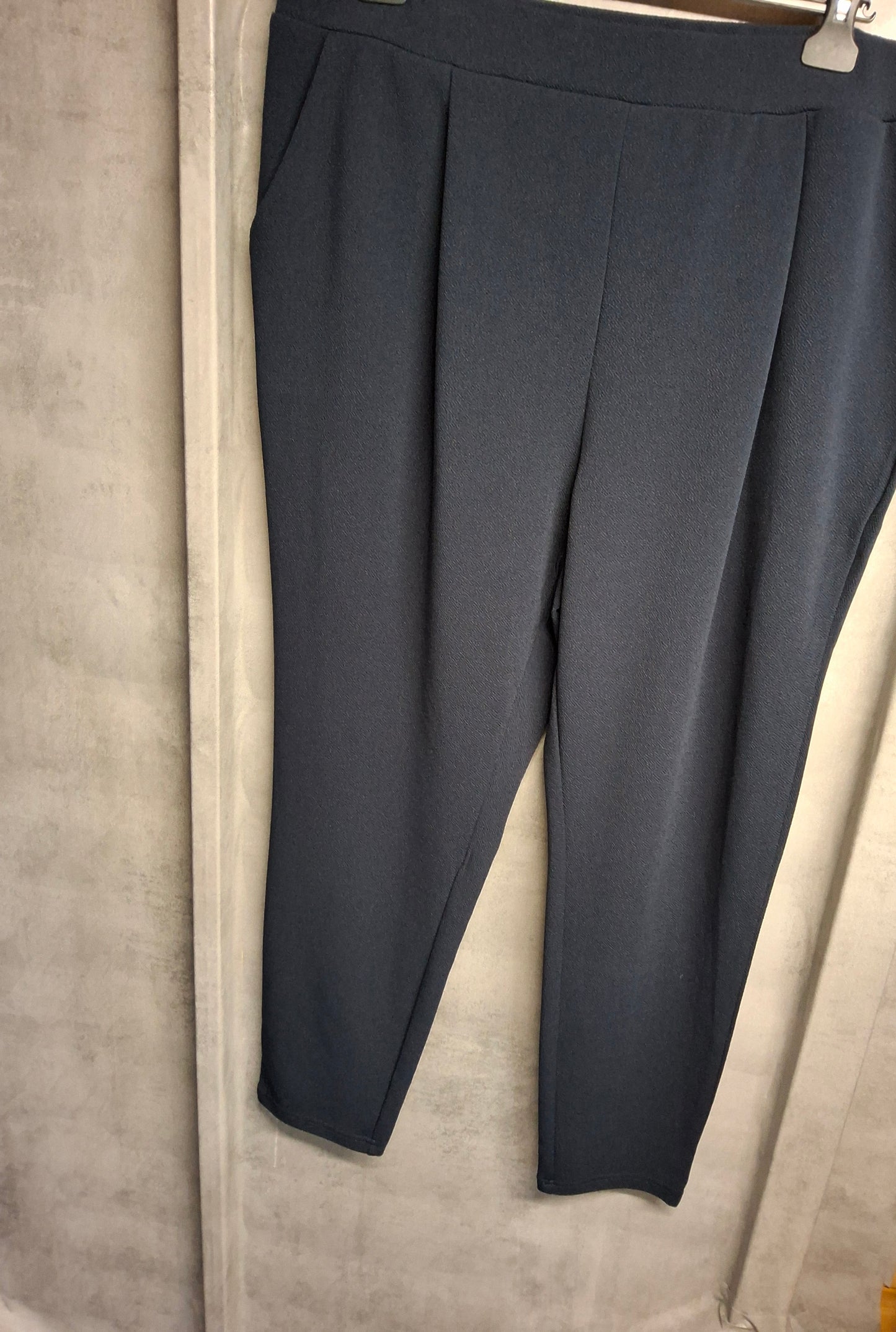 Shein Navy Tapered Trousers – Size 3XL (size 18/20) – For When You Want to Look Put-Together Without Actually Trying