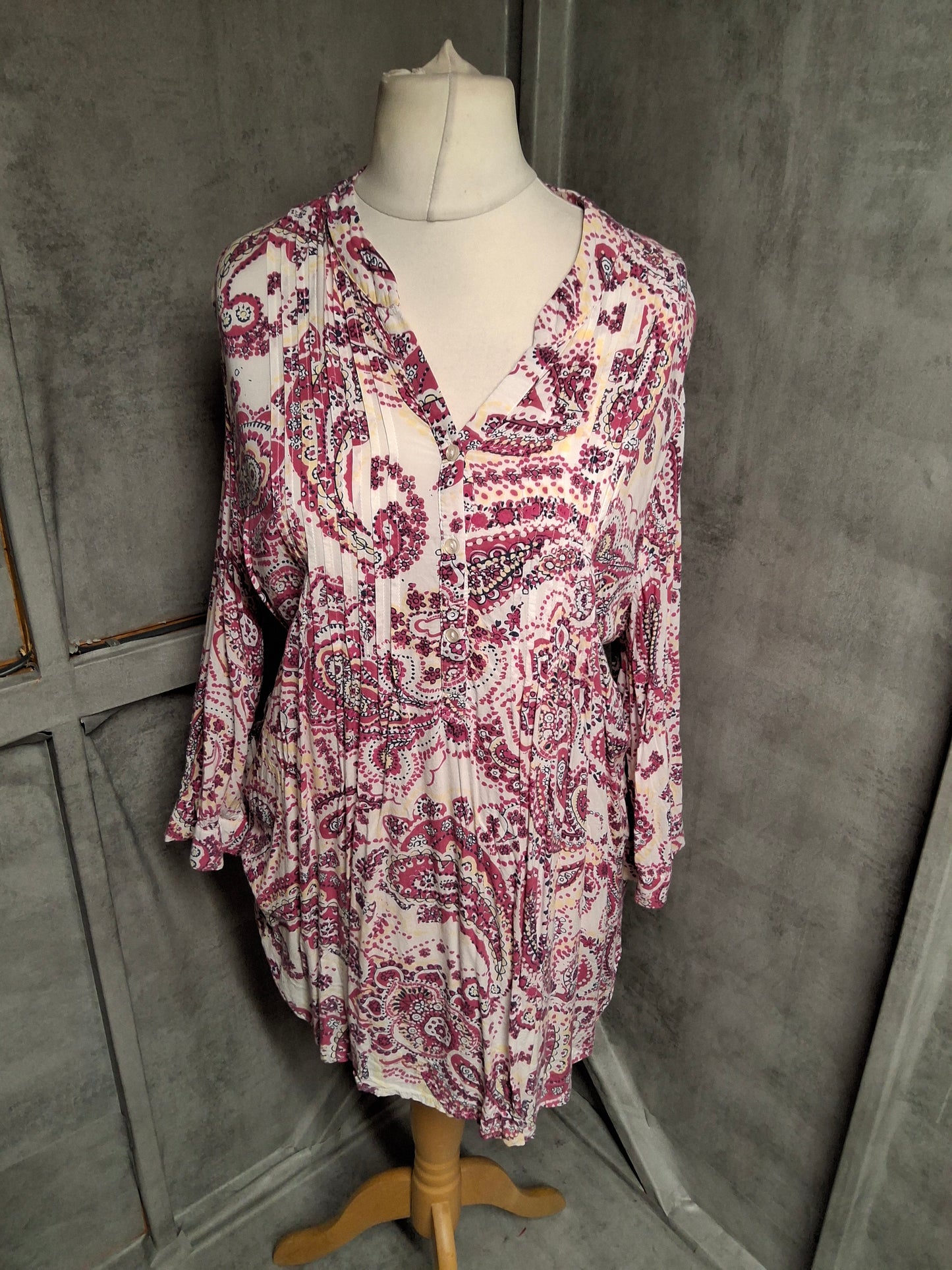Damart Size 20 Pink Paisley Tunic Top – V-Neck, ¾ Sleeve, Crinkle Style