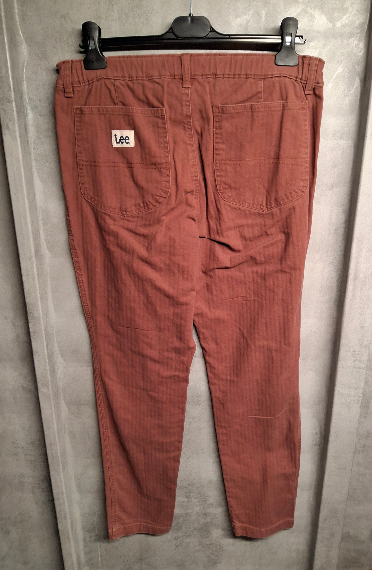 Lee Heritage High Waisted Slim Leg Jeans – Size 8 – Burgundy – Everyday to Evening Style
