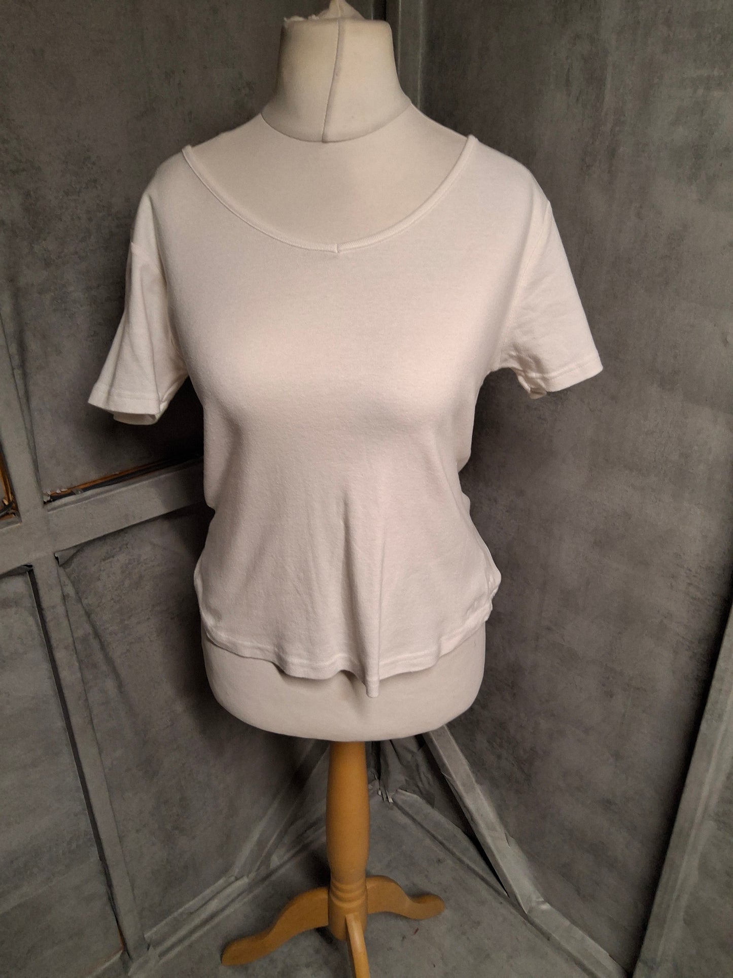 Cerulean White V-Neck Cotton T-Shirt – Size 10 | Short Sleeves, Breathable, Everyday Wardrobe Essential