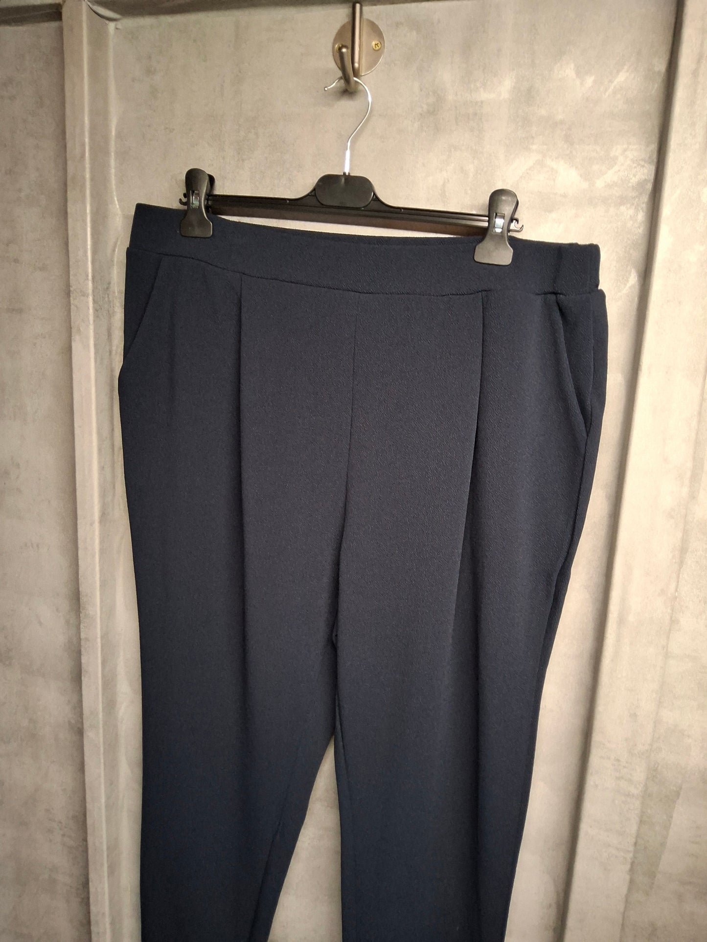 Shein Navy Tapered Trousers – Size 3XL (size 18/20) – For When You Want to Look Put-Together Without Actually Trying
