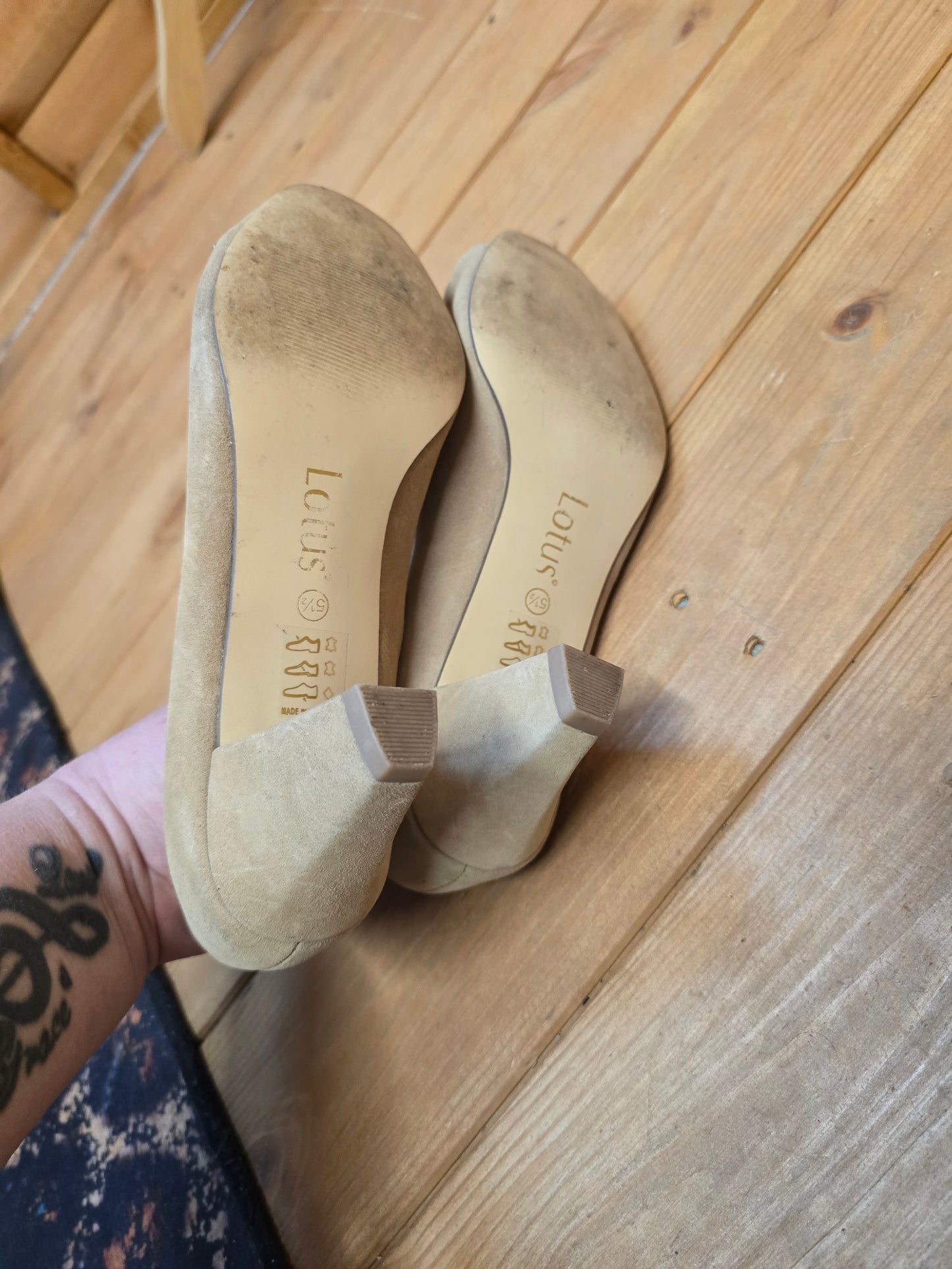 Lotus peep toe beige suede small heel shoes size 5.5