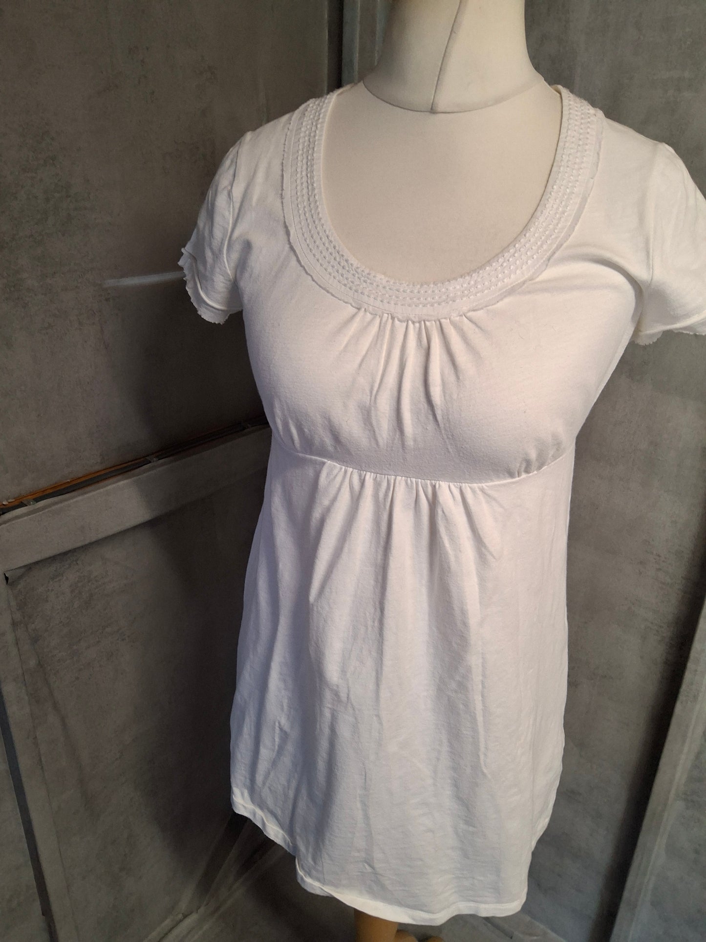 Boden White Scoop Neck Gathered Bust Tee – Size 12