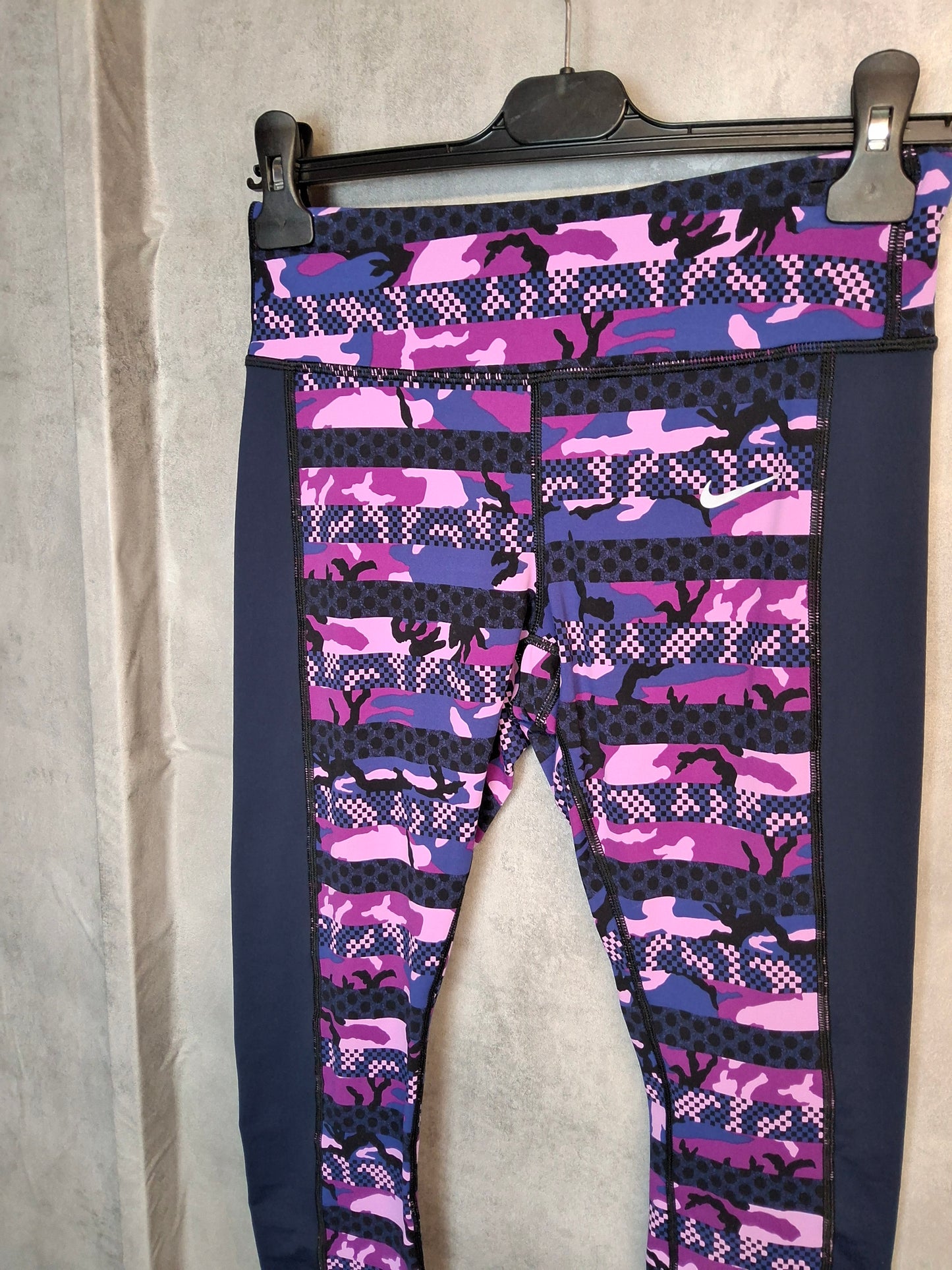 Nike Dri-FIT Leggings – Size 8 | Bold, Stretchy & Ready to Outrun Your Excuses 🏃♀️💥