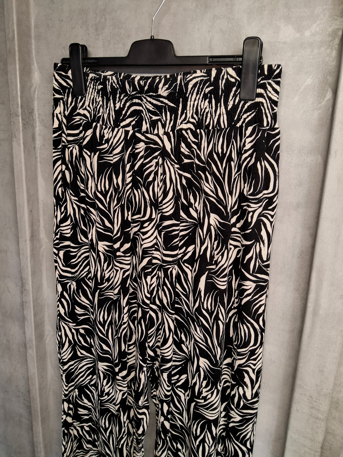 George Zebra Print Cropped Flared Trousers ā Size 18 ā Wild but Comfy