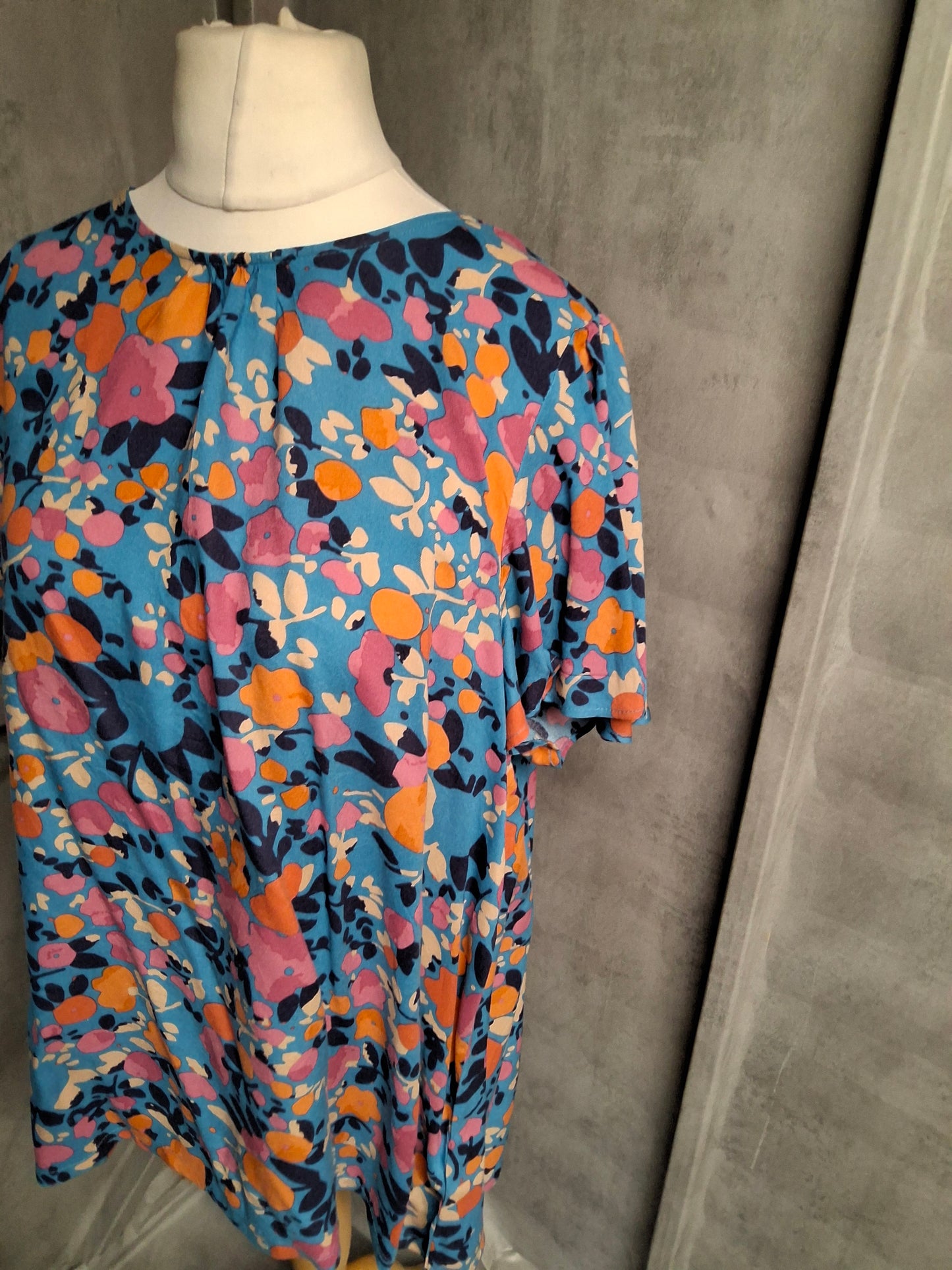 Brakeburn Blue Floral Short Sleeve Top – Size 16 – Viscose