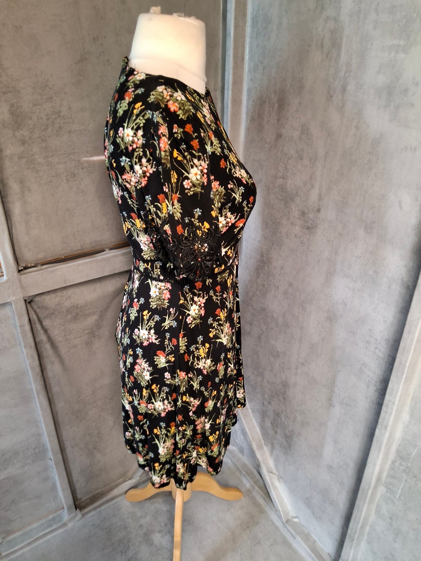 Oasis Black Floral Dress Size 10 – Lace Sleeves & Zip Back