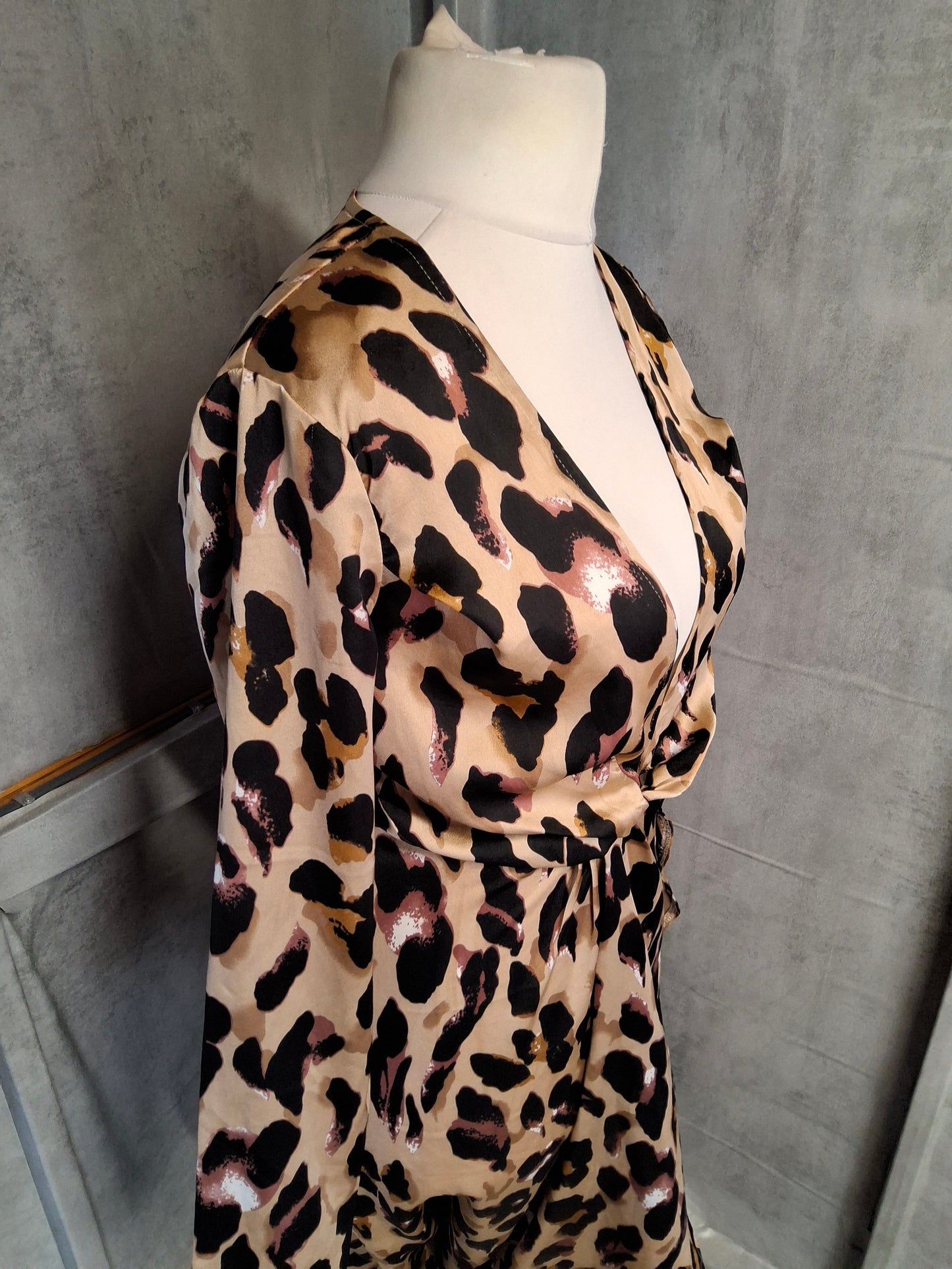 PLT Animal Print Asymmetrical Wrap Dress ā Size 8 ā Long Sleeves ā NWT