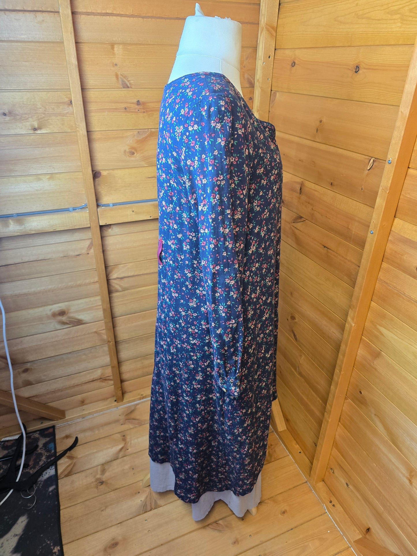 Gracila Navy Floral Maxi Dress – Size M (Pit to Pit 18.5") | Rayon & Cotton | Oversized Fit
