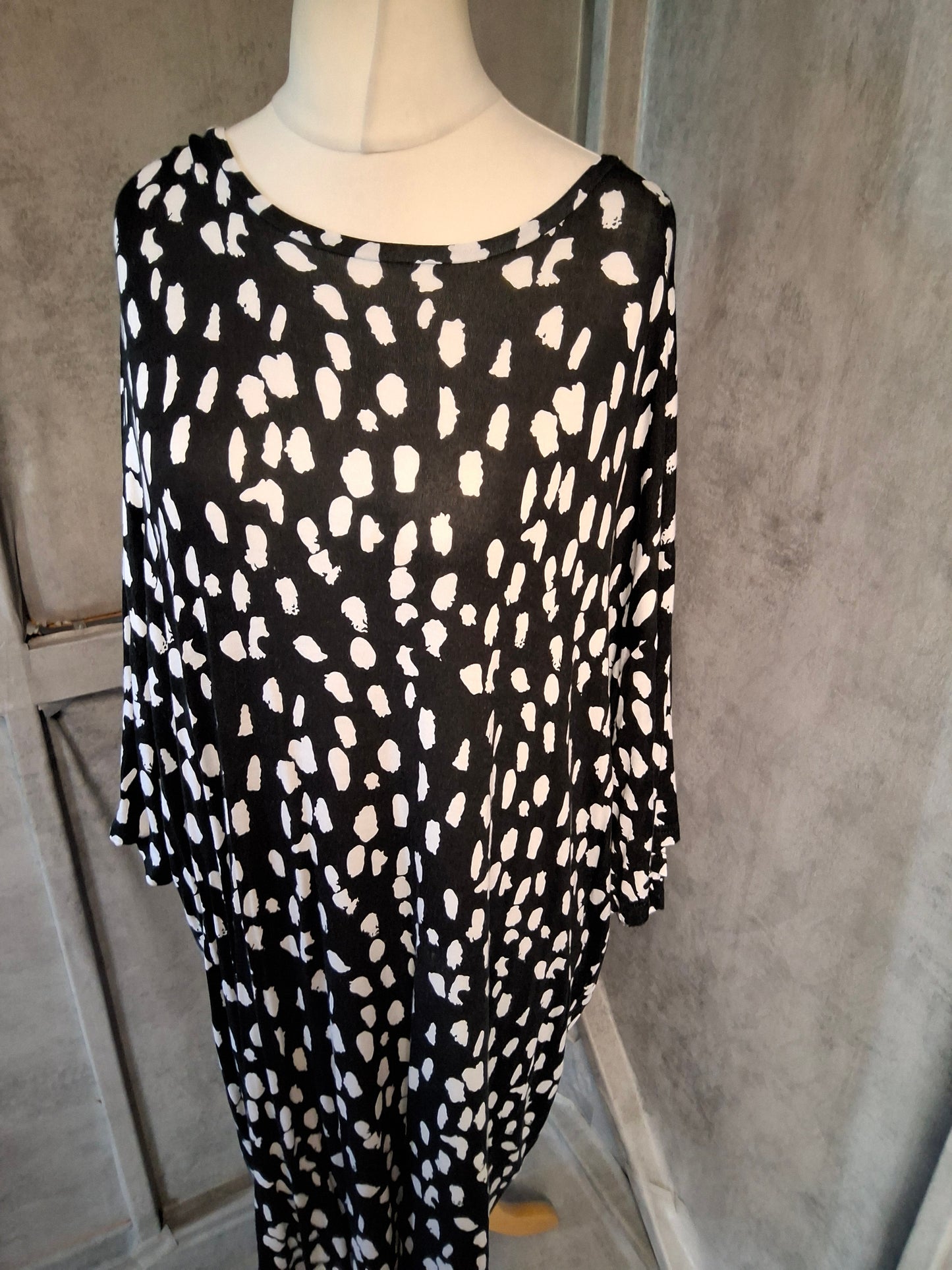 Studio Black & White Animal Print Oversized Midi Dress – Size 16/18