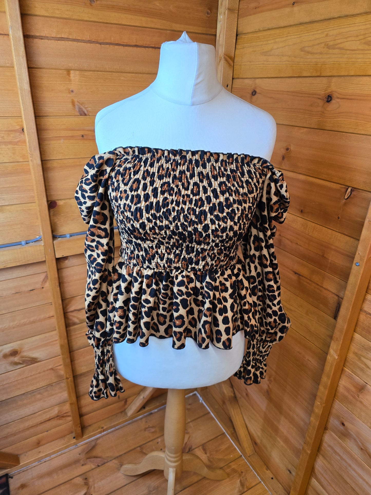 New Look Leopard Print Crop Top β Size 10 β On or Off Shoulder π