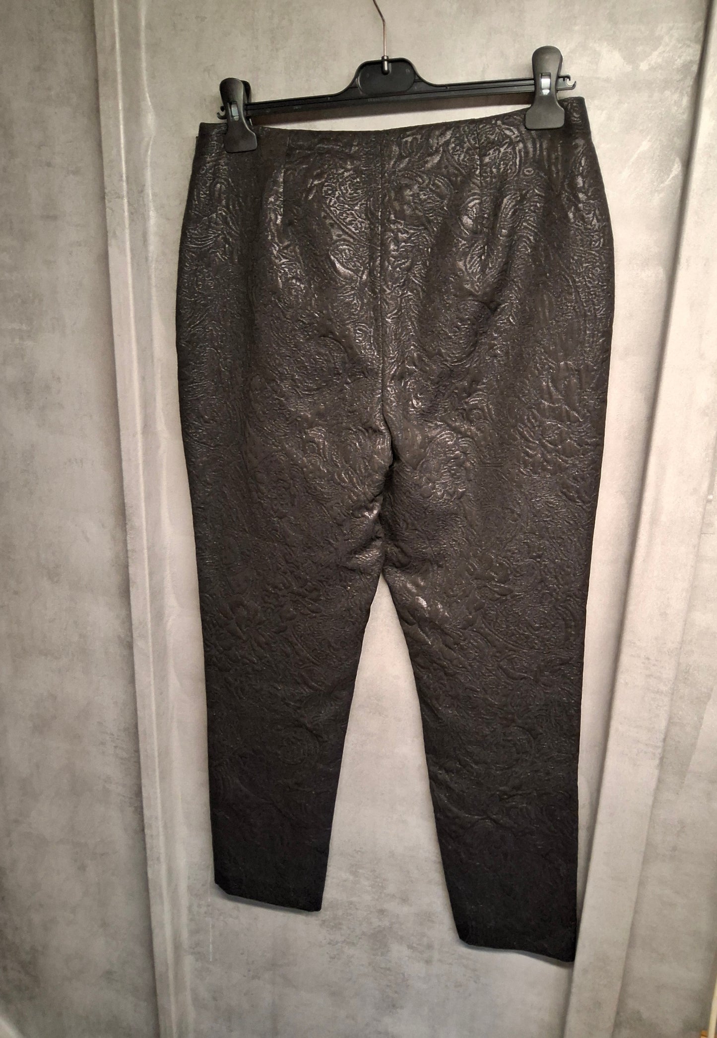 Autograph Black Patterned Slim Leg Trousers – Size 10 – High Waisted Elegance