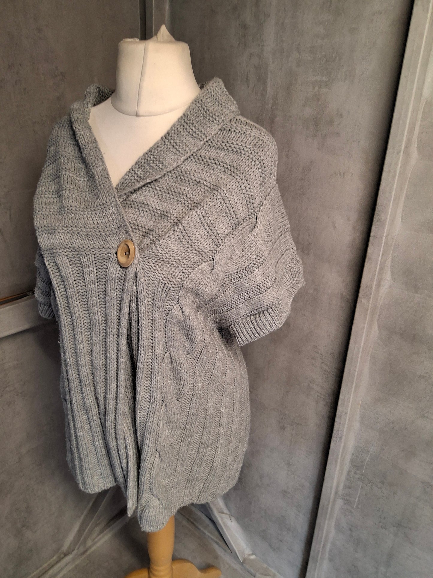 Dorothy Perkins Grey Short Sleeved Cardigan โ Size 18 โ Cosy Button Knit