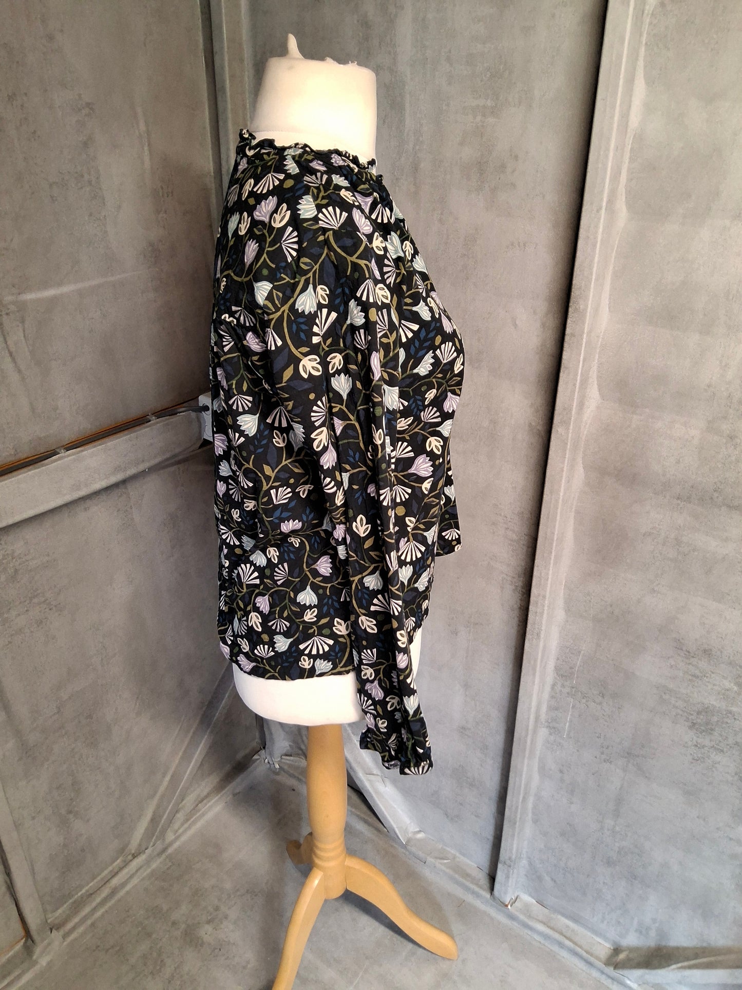 Seasalt Cornwall Black Floral Long Sleeve Blouse – Size 10 – Cotton Blend