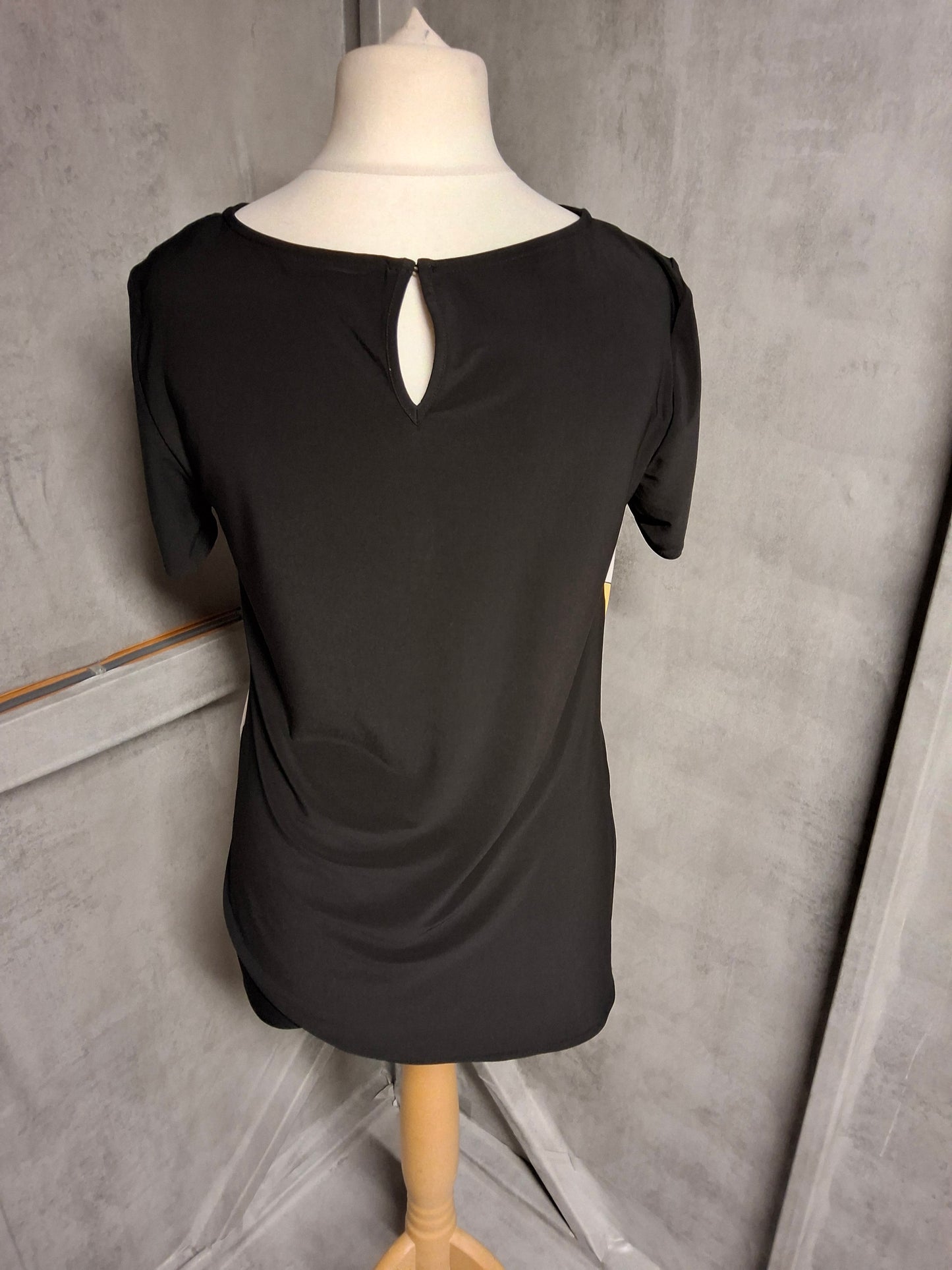 Roman Black Floral Print Stretch Top – Size 10 – Smart & Chic