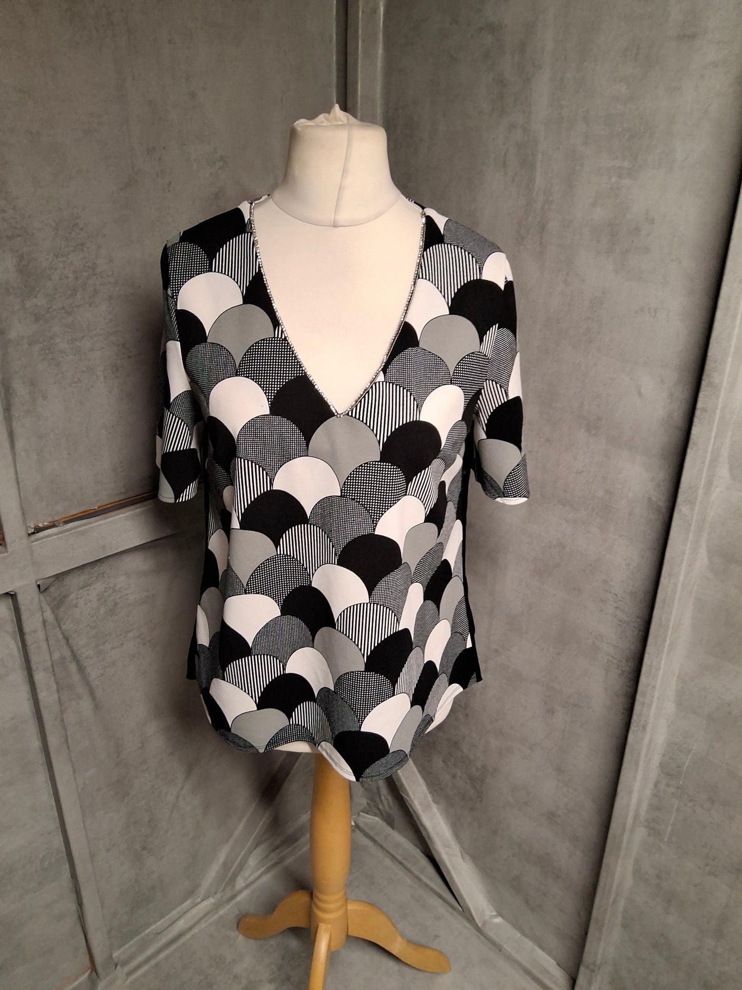 Next Black & White V-Neck Top – Size 12 – Diamanté Detail & Peekaboo Back Glam